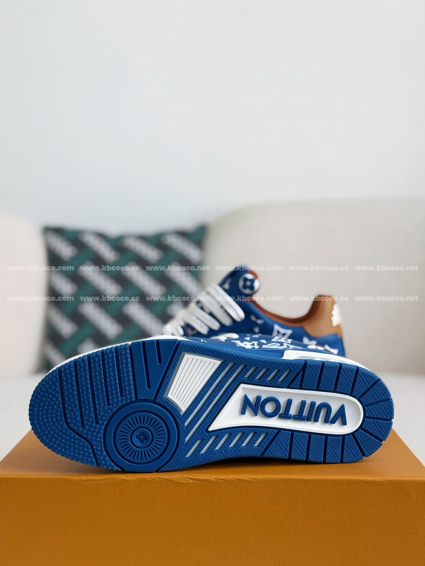 【#4033】 LOUIS VUITTON TRAINER SNEAKERS