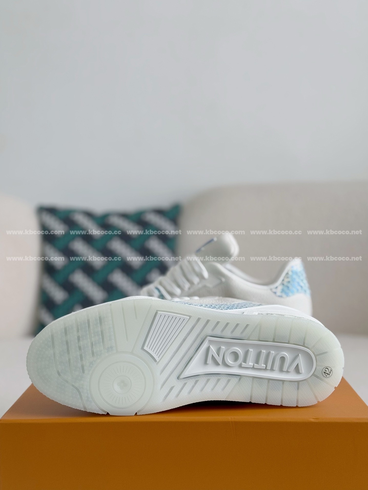 【#3968】 LOUIS VUITTON TRAINER SNEAKERS