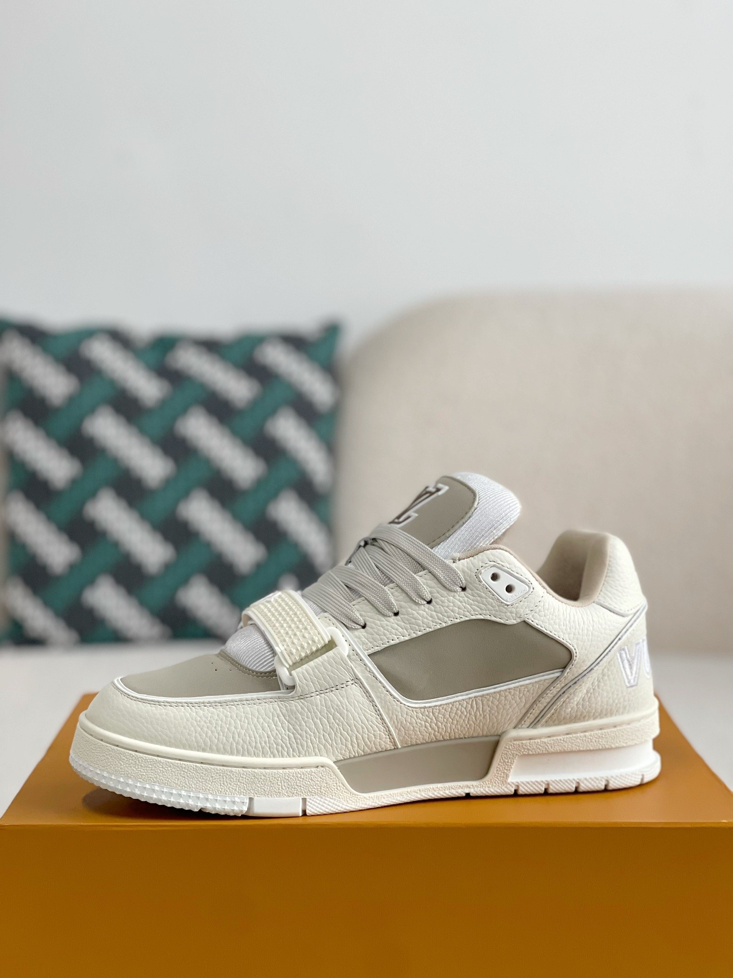 [#3343」 LOUIS VUITTON TRAINER SNEAKERS