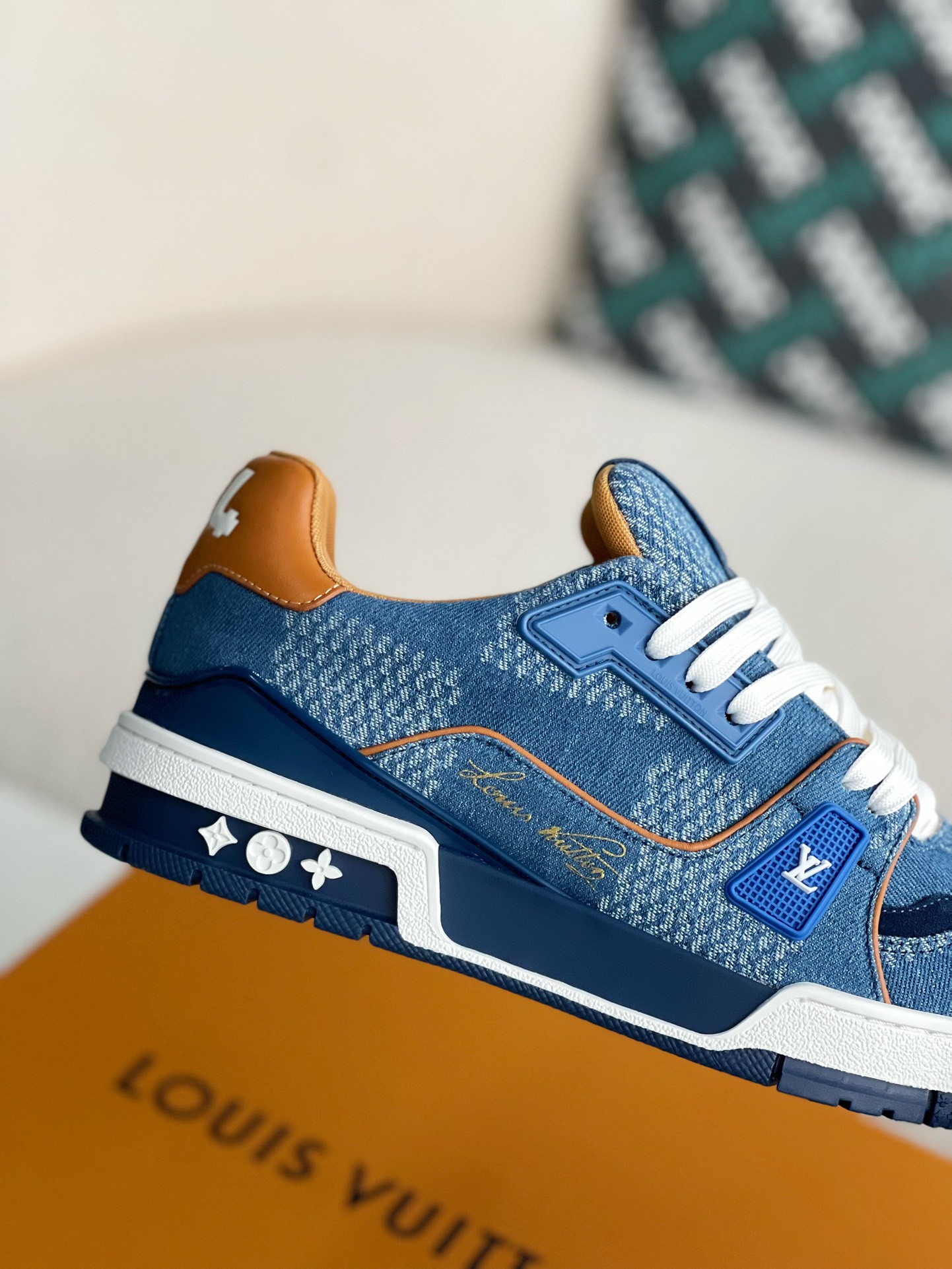 LOUIS VUITTON SNEAKERS