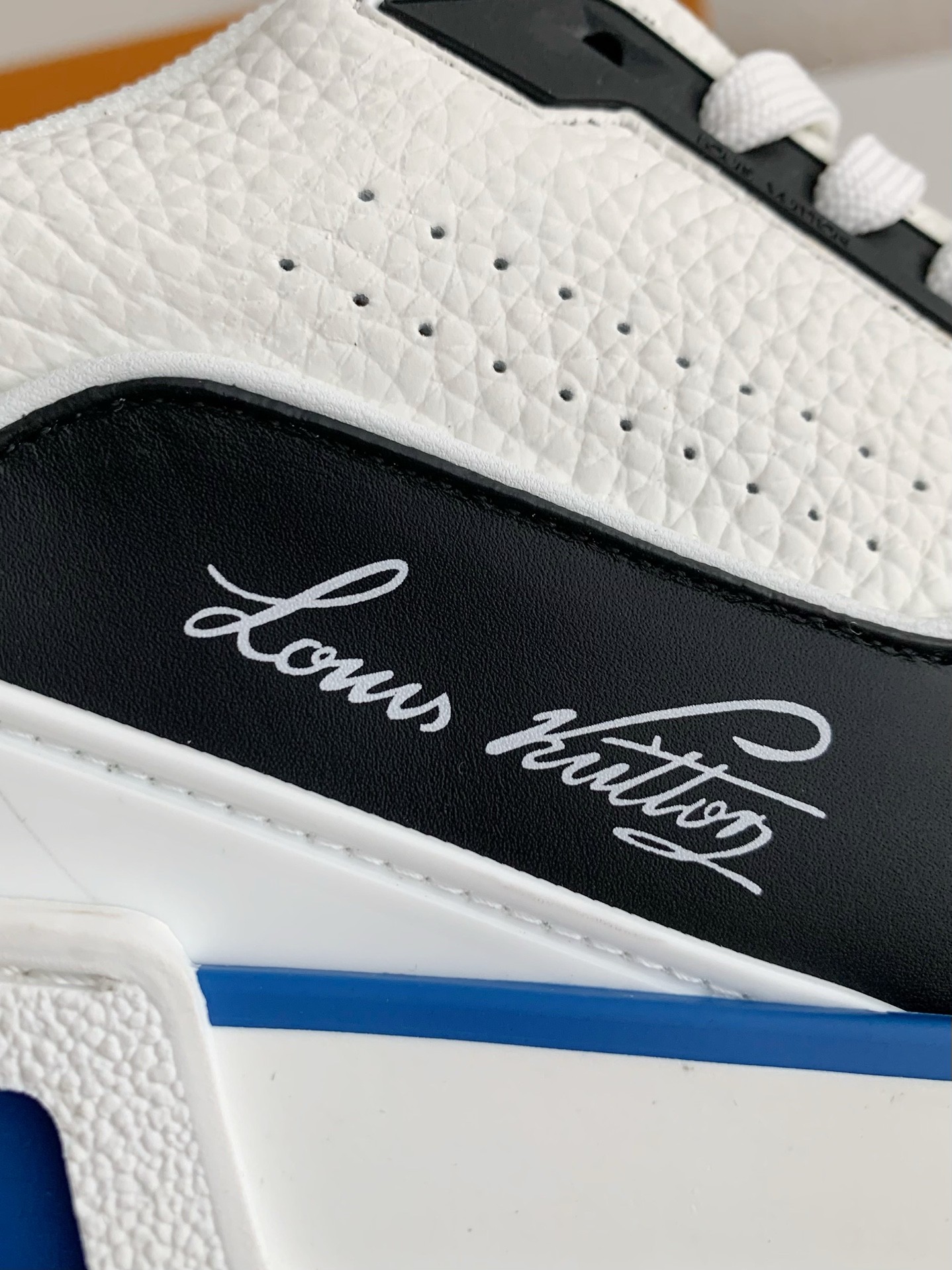 [#3720] LOUIS VUITTON TRAINER SNEAKERS