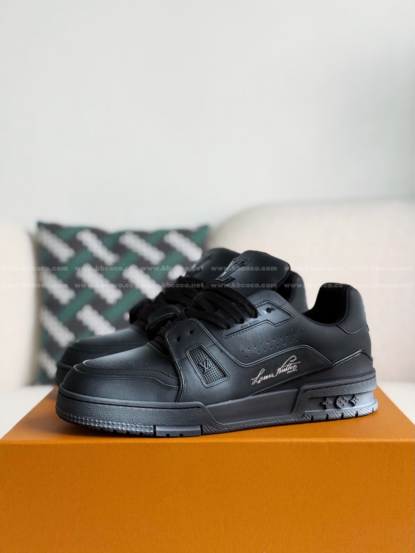 【#5874】 LOUIS VUITTON TRAINER SNEAKERS