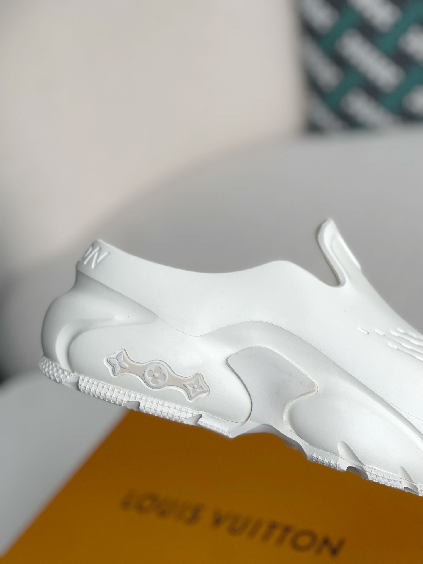 LOUIS VUITTON Shark slippers, thicksol