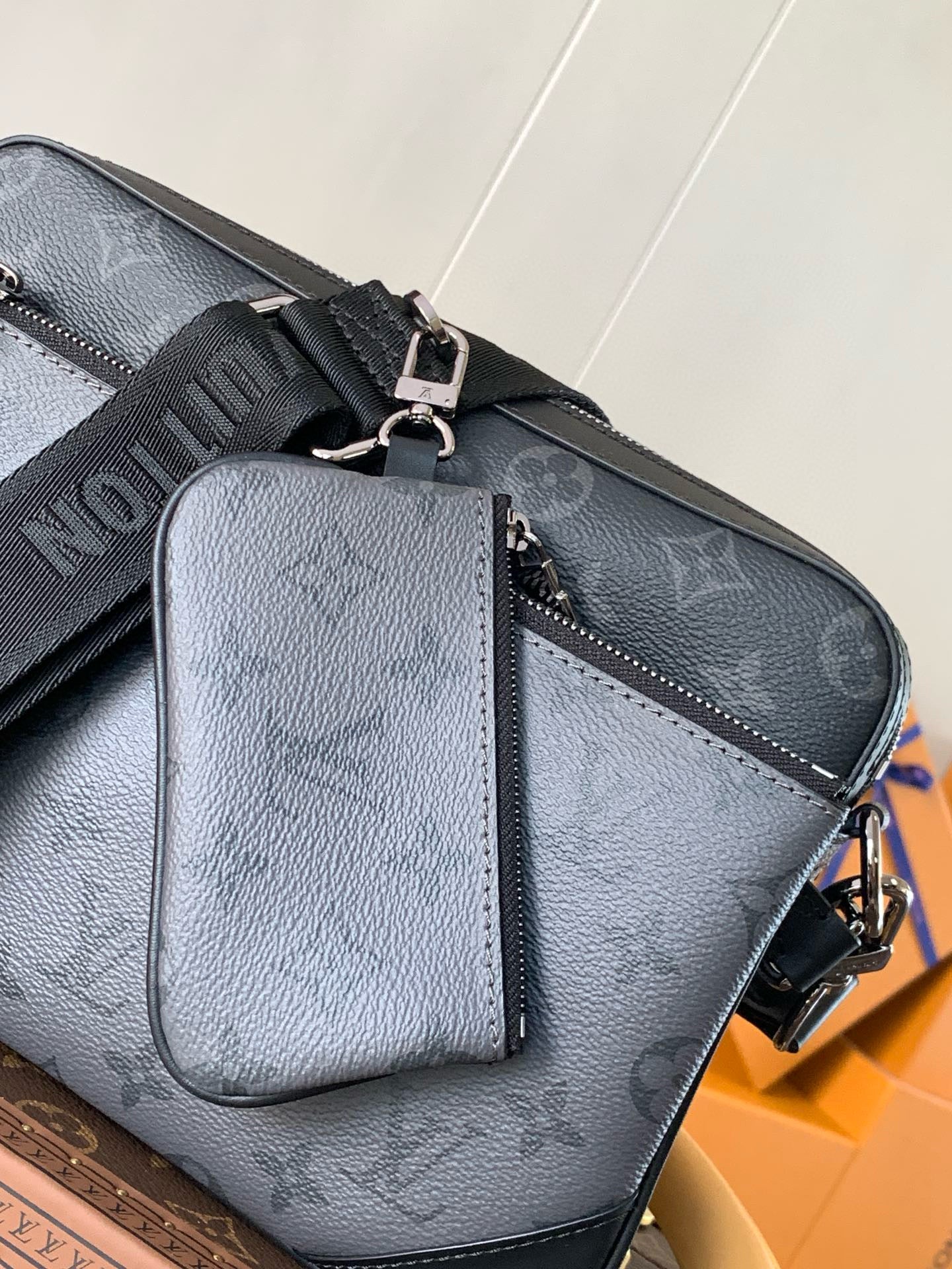 LOUIS VUITTON Trio messenger bag M69443