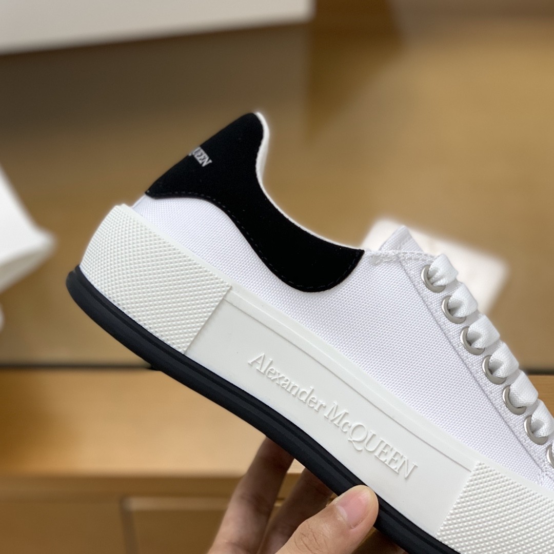 Alexander McQueen MQ White/Black velvet tail Sneakers