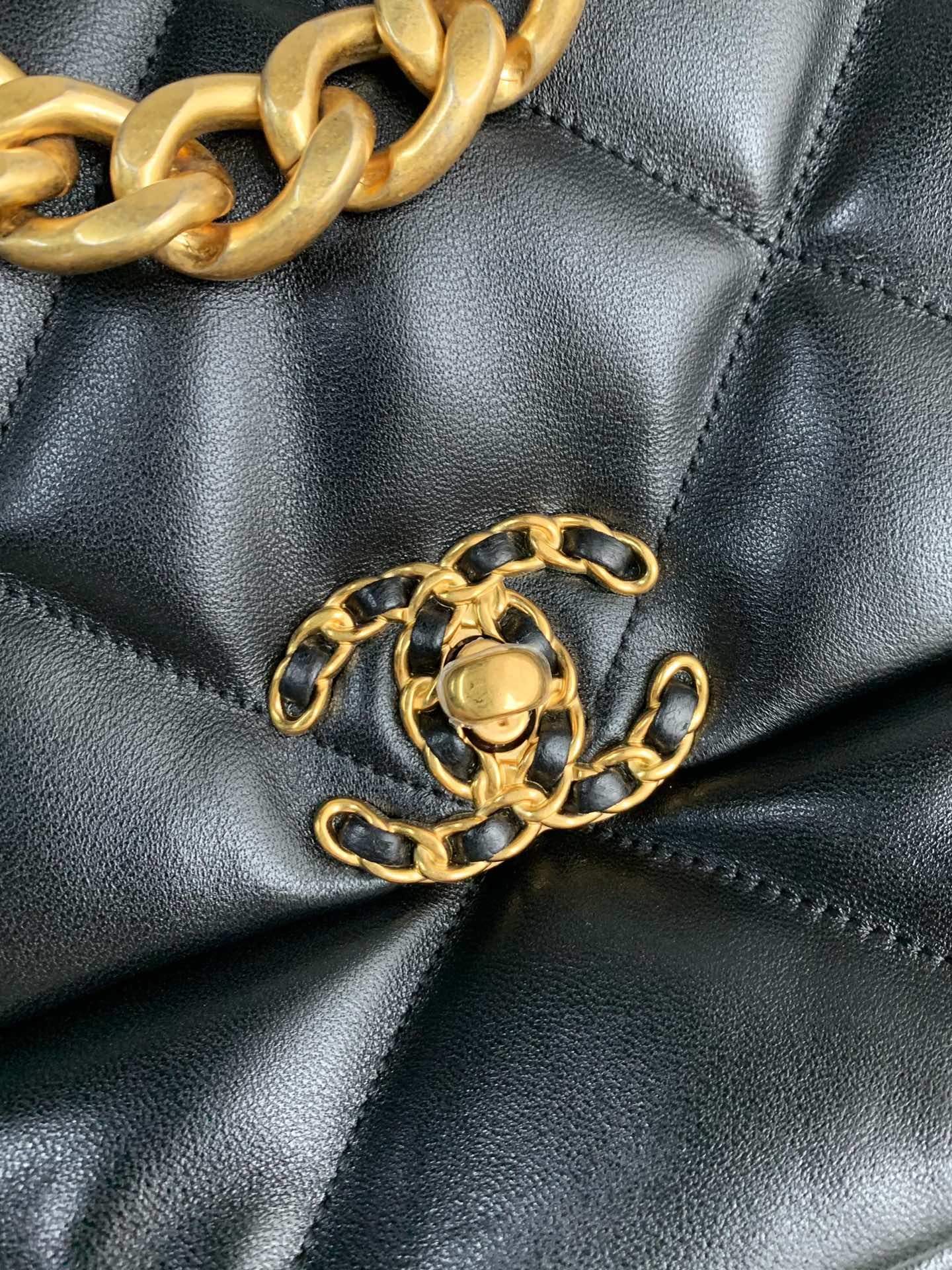 Chanel handbag AS11611