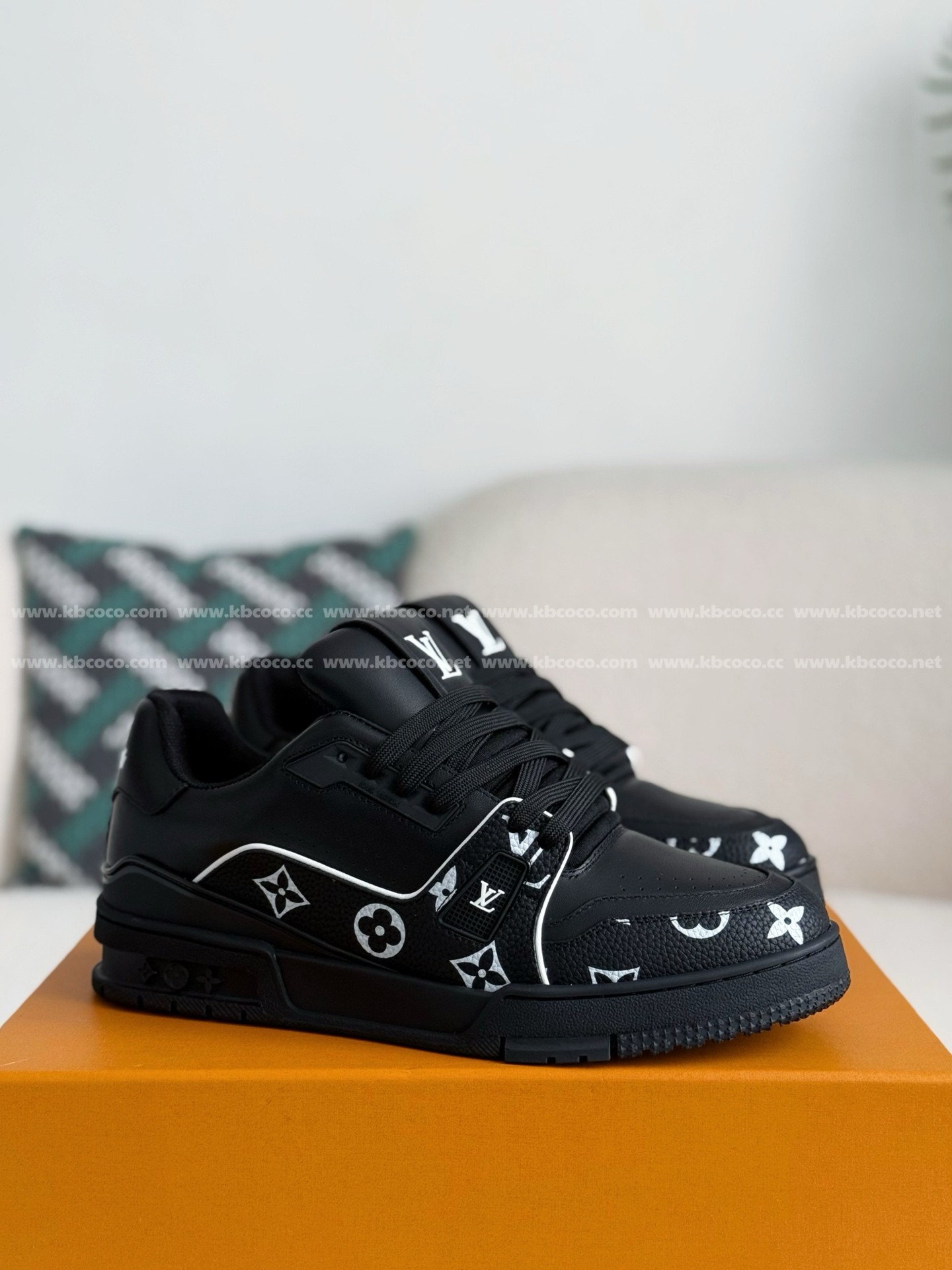 【#4639】 LOUIS VUITTON TRAINER SNEAKERS