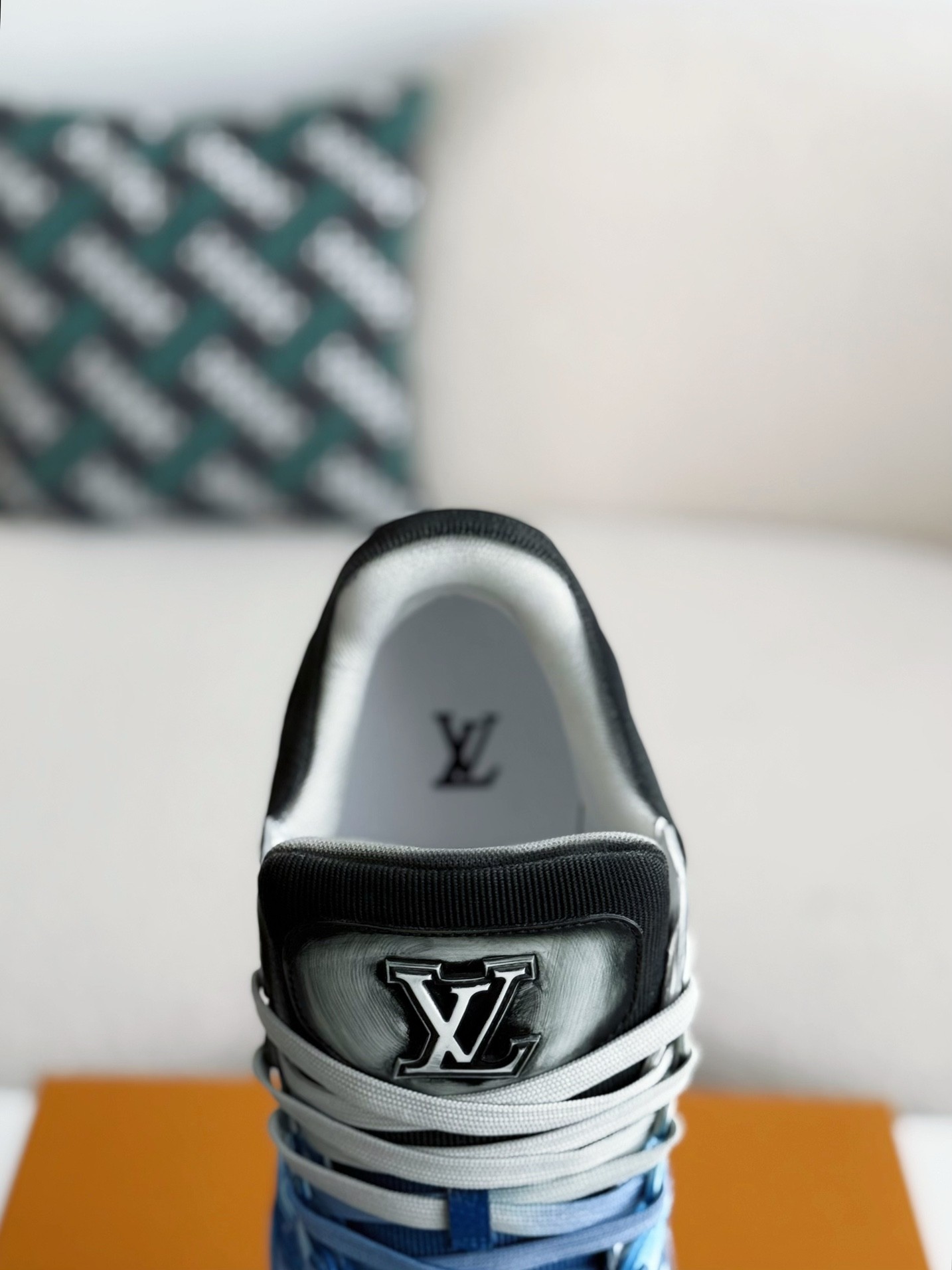 [#3895]LOUIS VUITTON TRAINER SNEAKERS