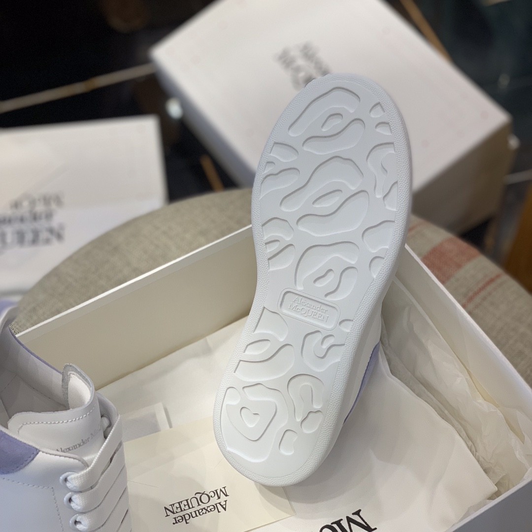 Alexander McQueen MQ Light blue velvet tail Sneakers