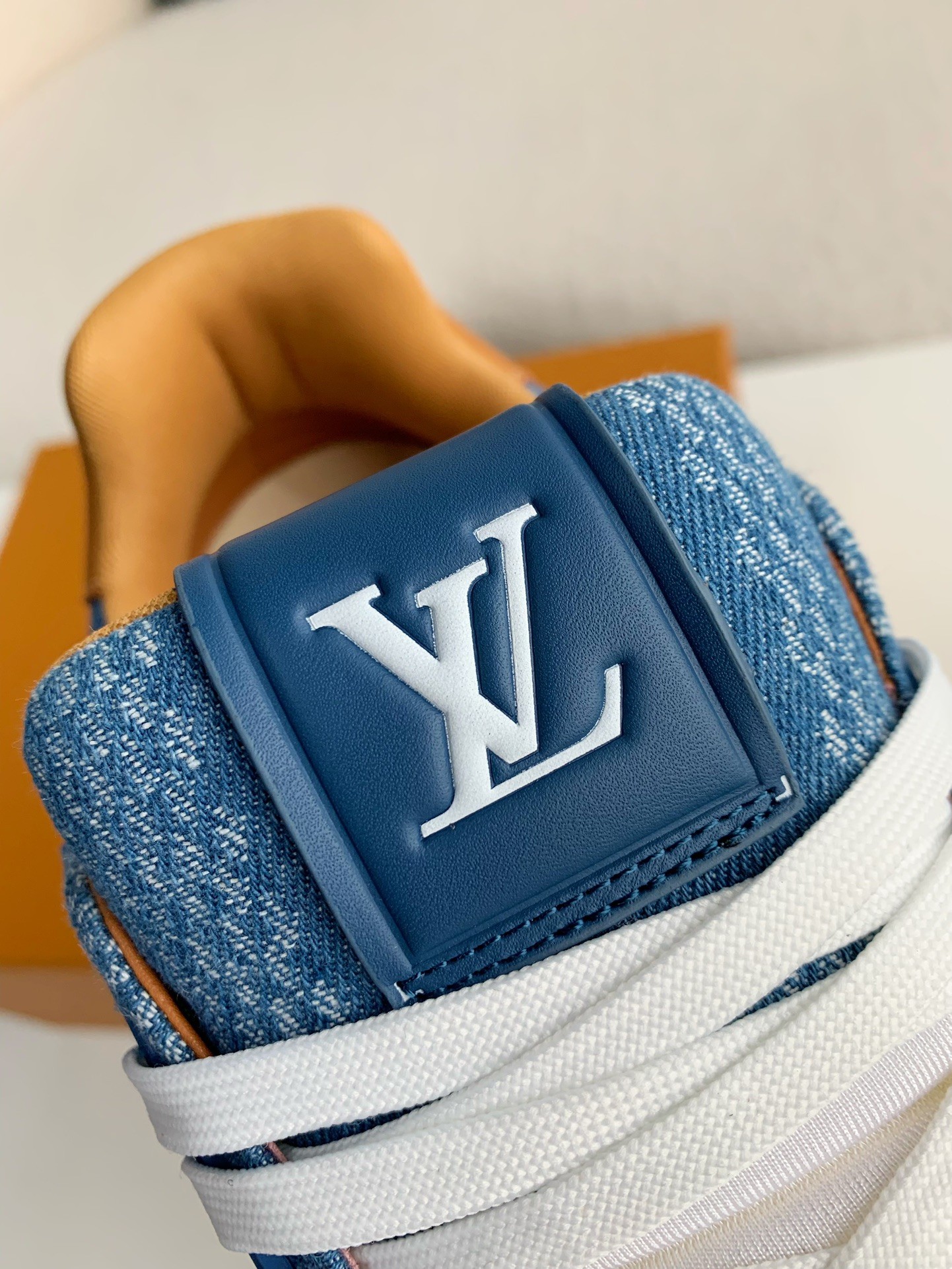 LOUIS VUITTON SNEAKERS