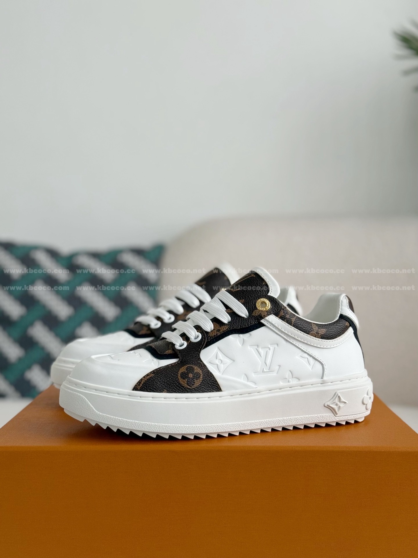 【#5909】 LOUIS VUITTON TIME OUT SNEAKERS