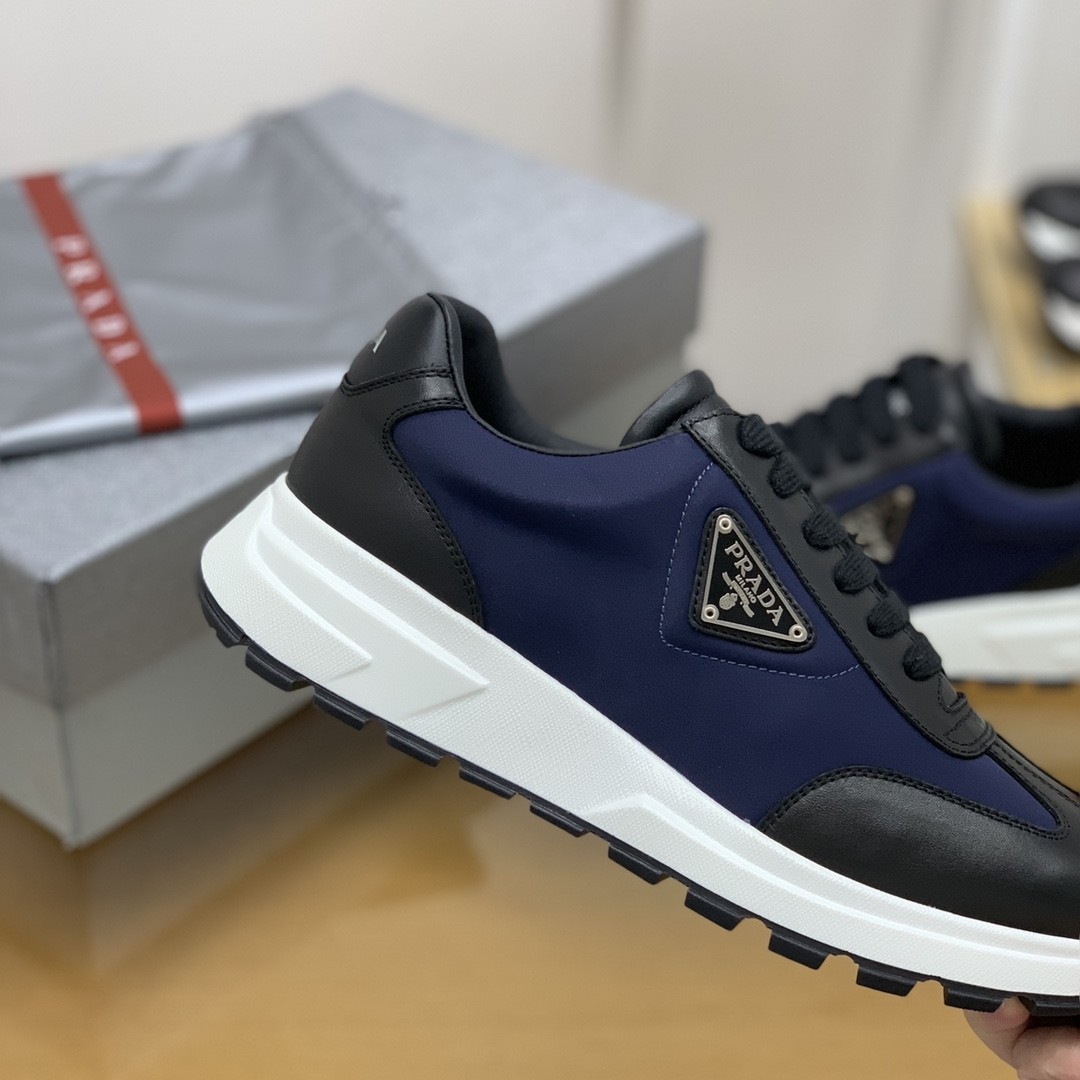 【#611】 Prada Sneakers