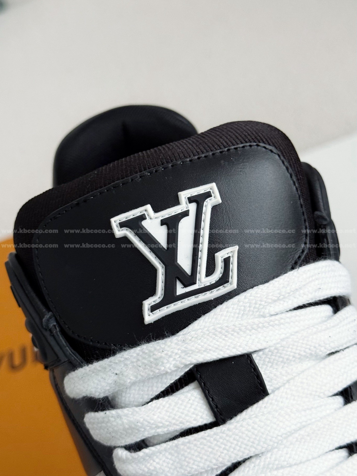 【#5676】LOUIS VUITTON RUN AWAYCASUAL SHOES