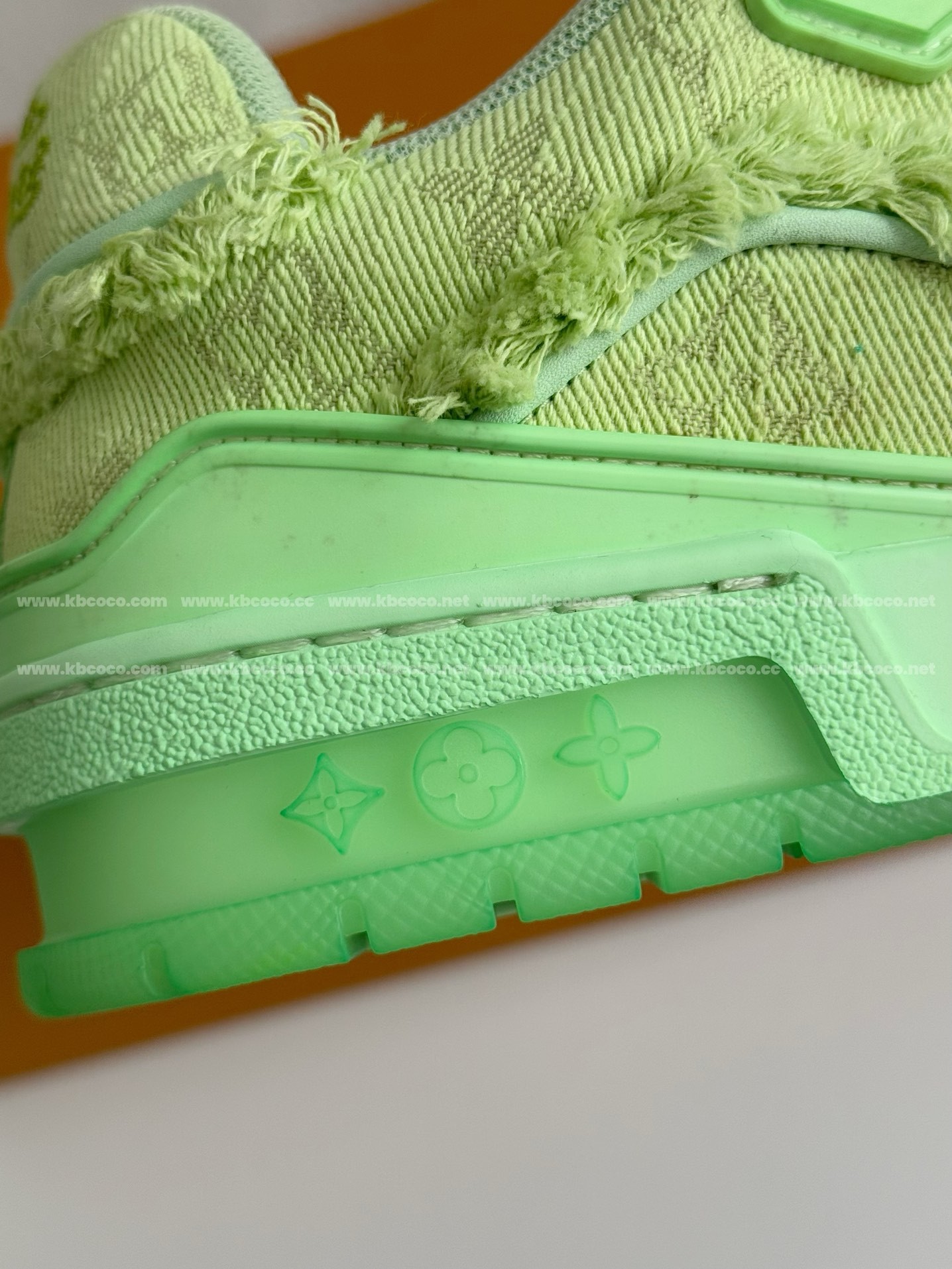 【#3977】 LOUIS VUITTON TRAINER SNEAKERS