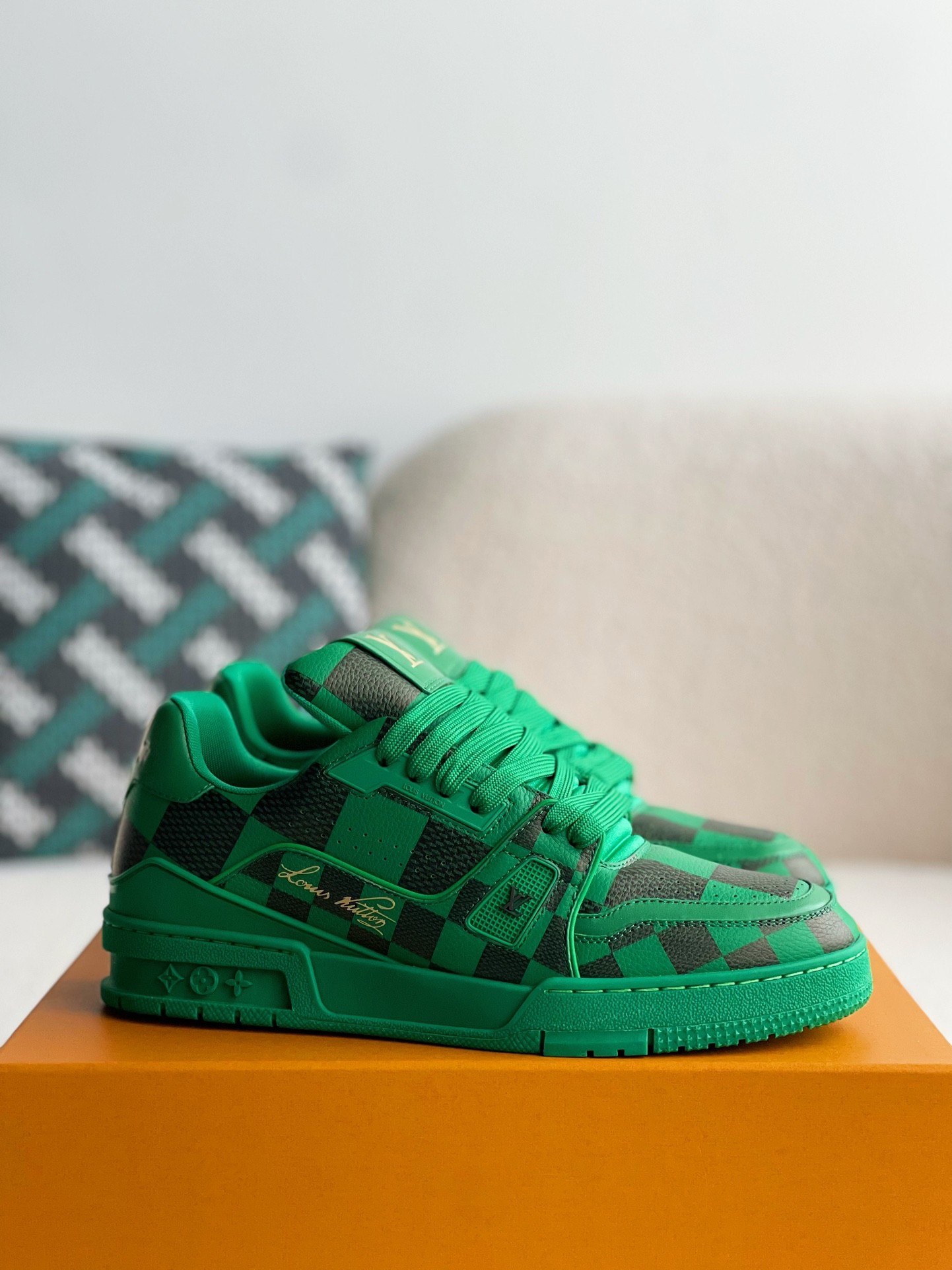 LOUIS VUITTON SNEAKERS