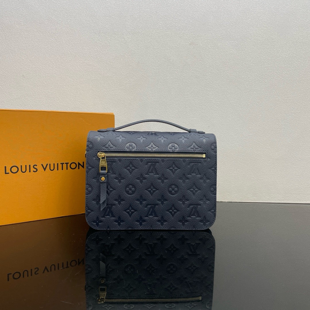 LOUIS VUITTON Pochette Metis Postman bag/top quality M47142
