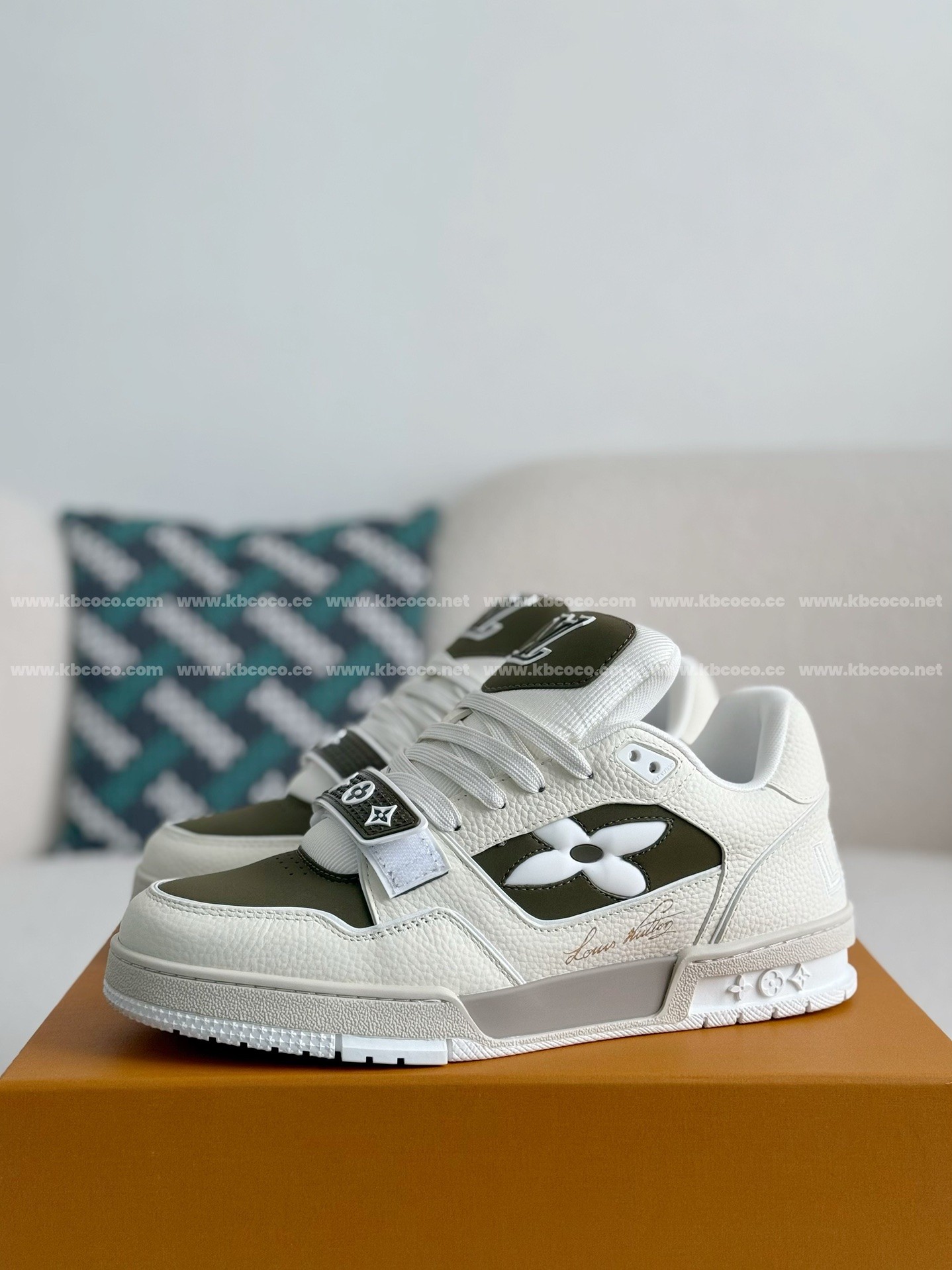【#4116】 LOUIS VUITTON RUNNER TATIC SNEAKERS