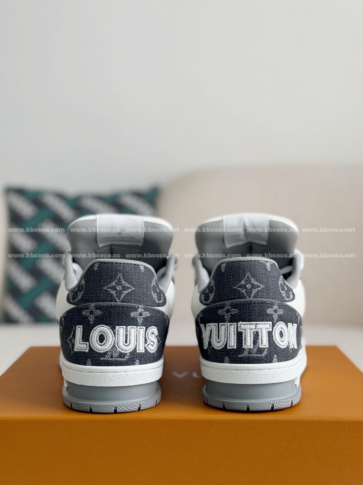 【#3944】 LOUIS VUITTON TRAINER SNEAKERS