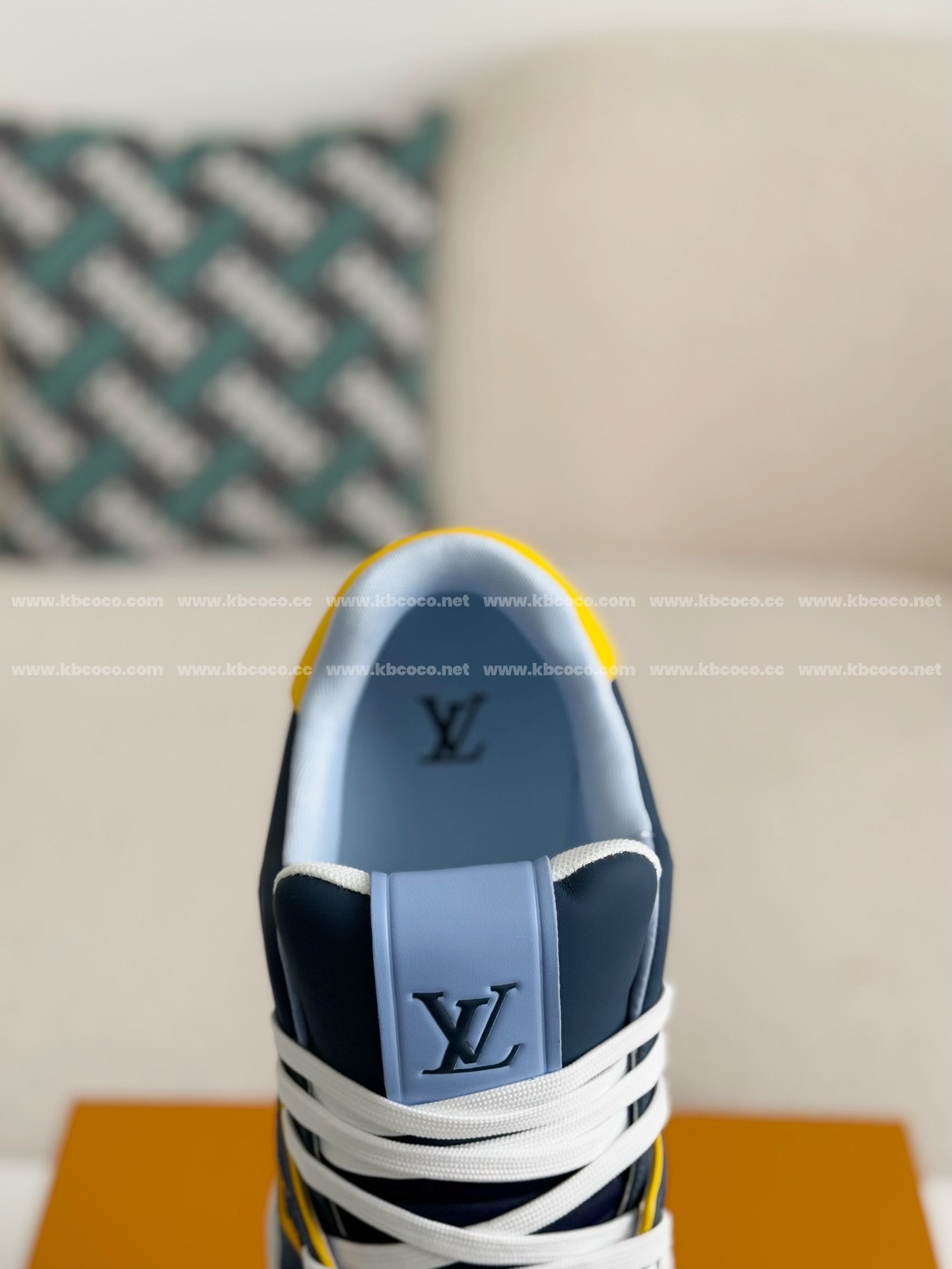 【#3992】 LOUIS VUITTON TRAINER SNEAKERS