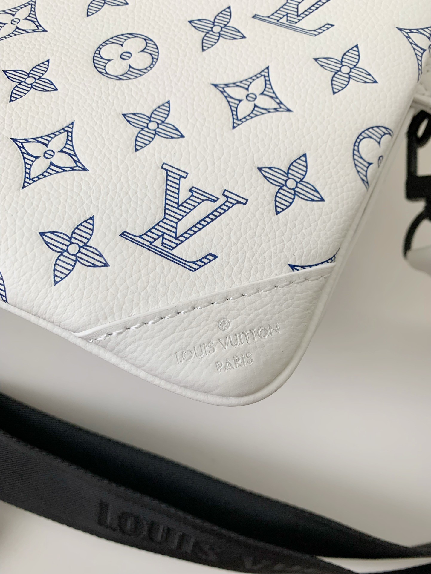 Louis Vuitton The new TRlO Postman Pack M24753