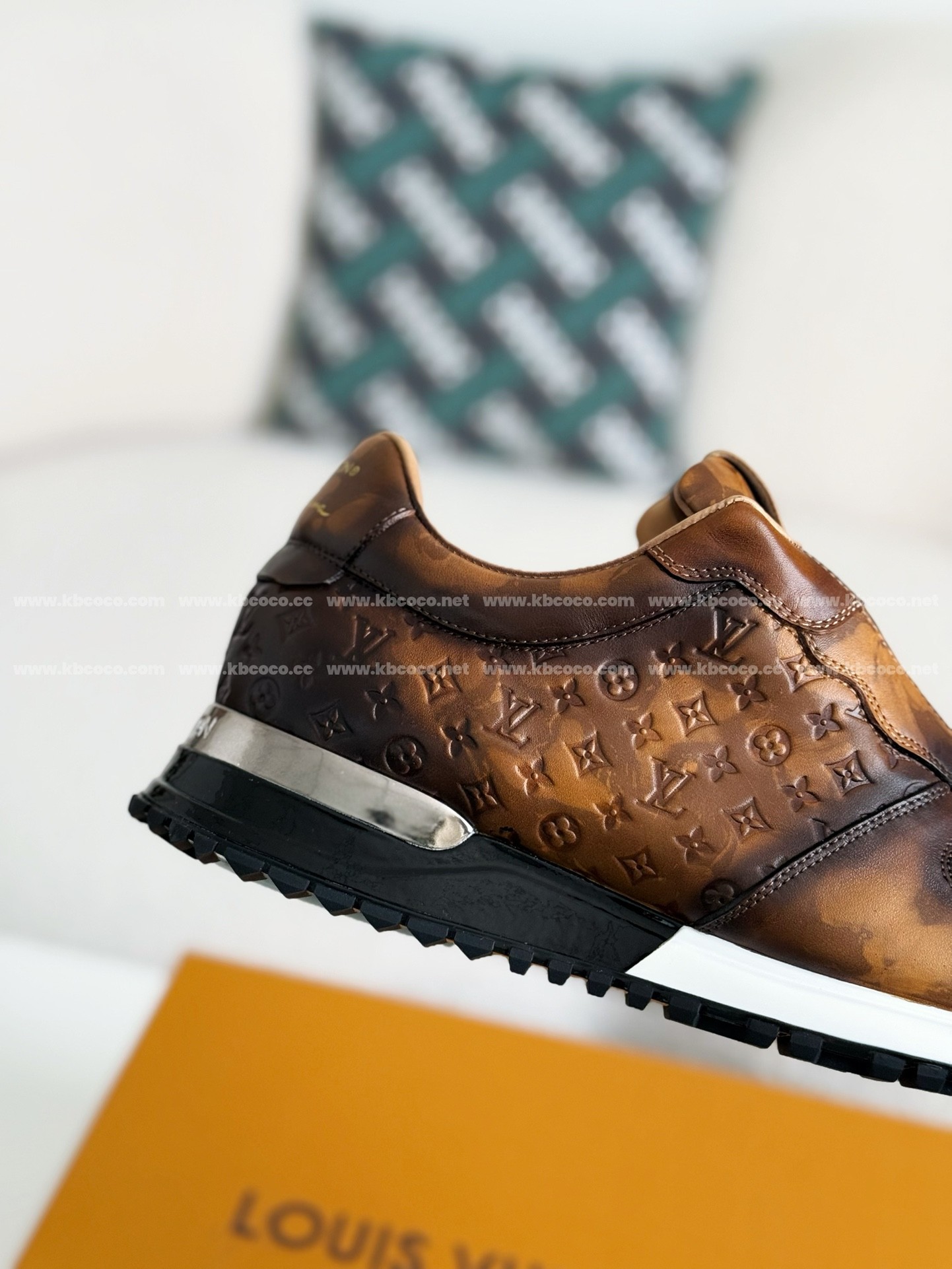 【#4053】 LOUIS VUITTON LEATHER LOW-TOP SHOES
