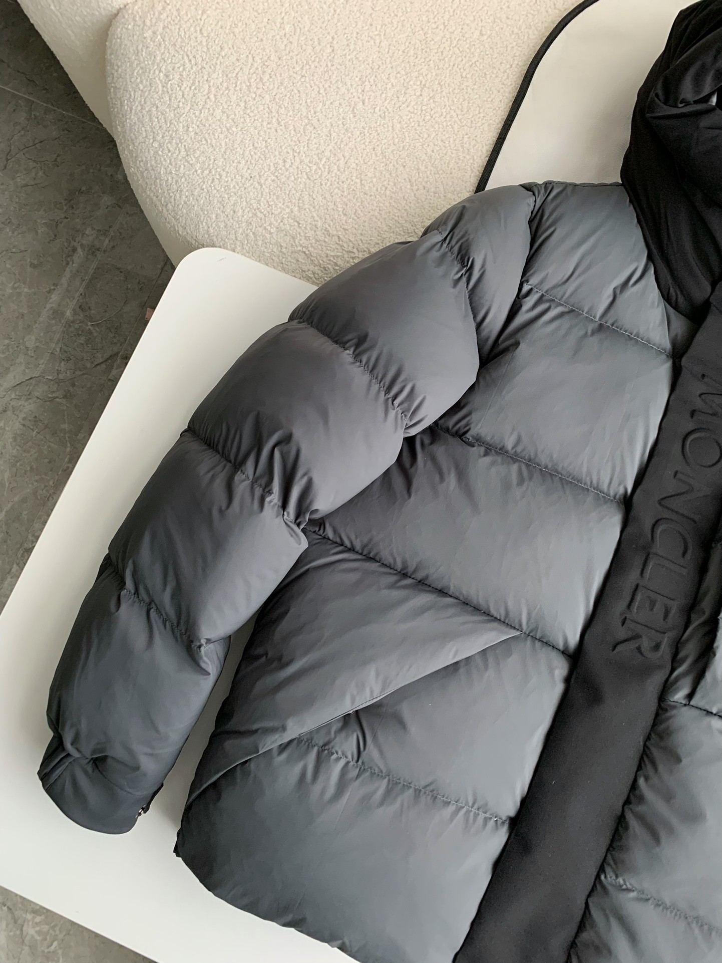 【#2344】Moncler Montbeliard down jacket