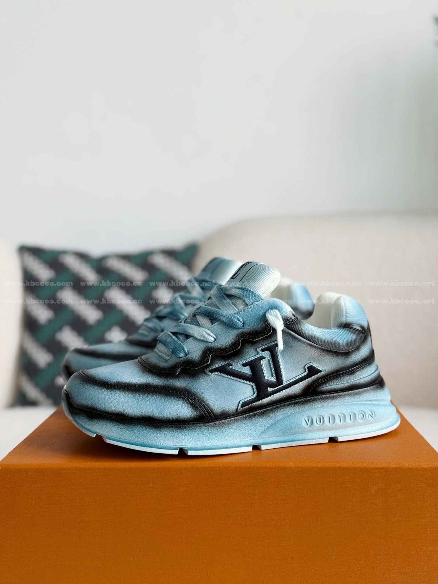 【#5861】 LOUIS VUITTON CLASSIC CASUAL SHOES