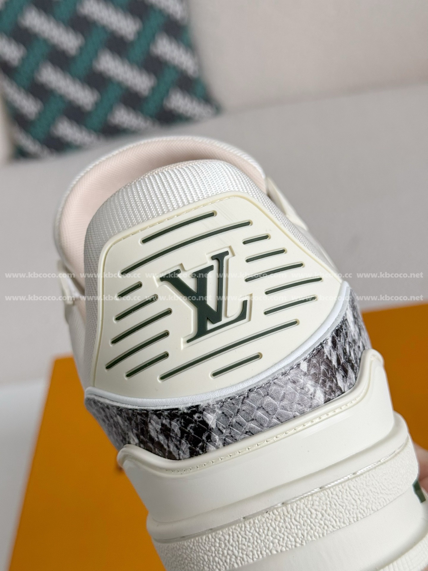 【#4541】LOUIS VUITTON TRAINER SNEAKERS