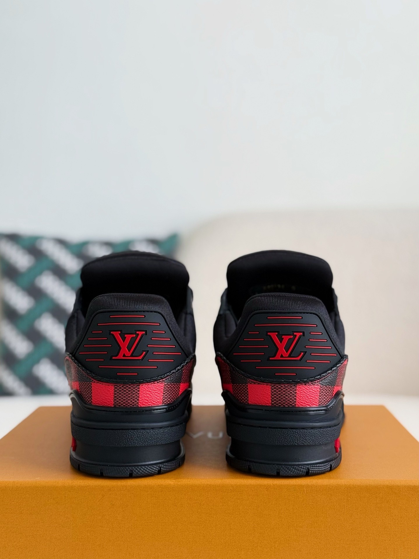 「#3922」 LOUIS VUITTON TRAINER SNEAKERS