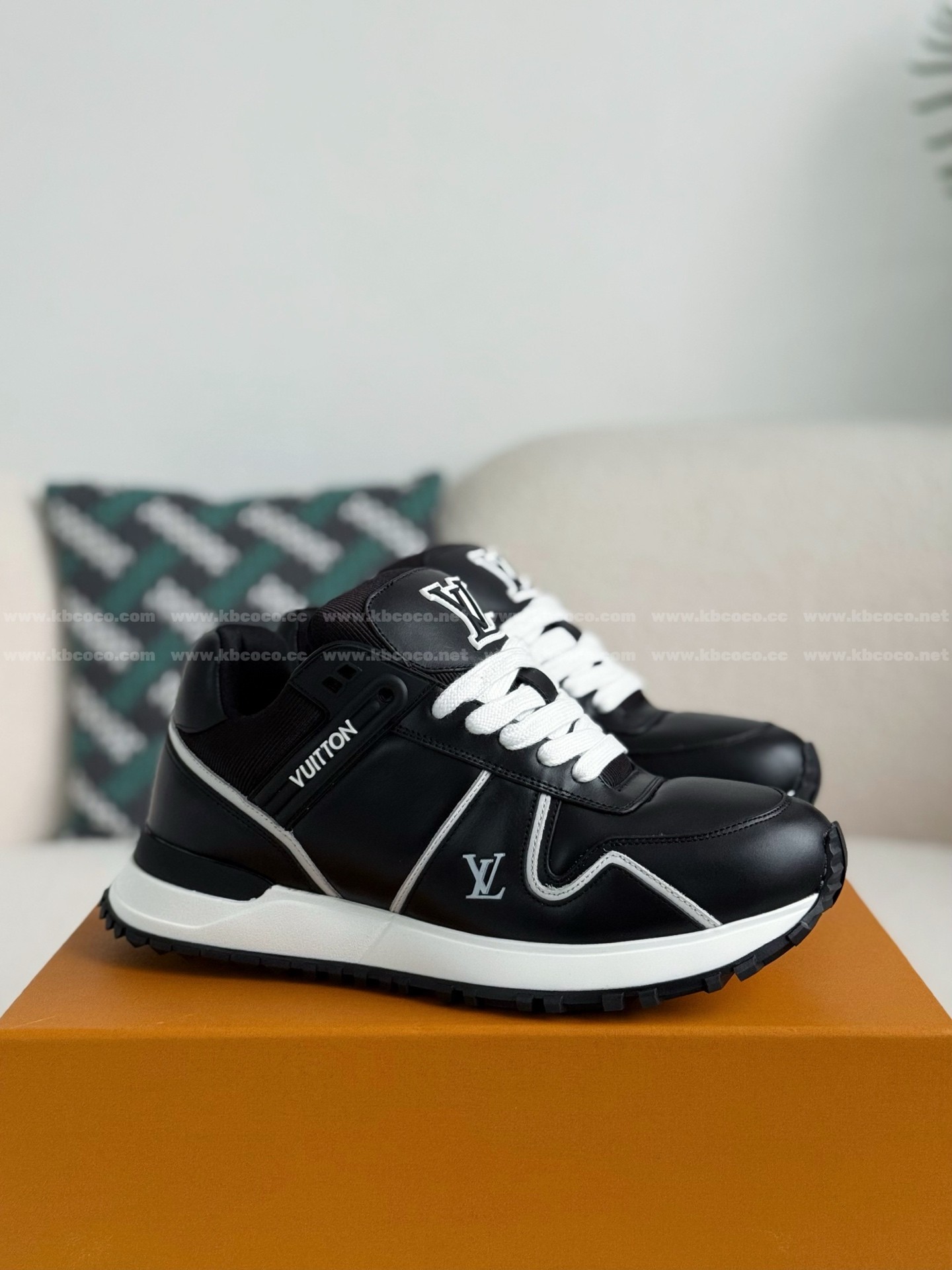 【#5676】LOUIS VUITTON RUN AWAYCASUAL SHOES