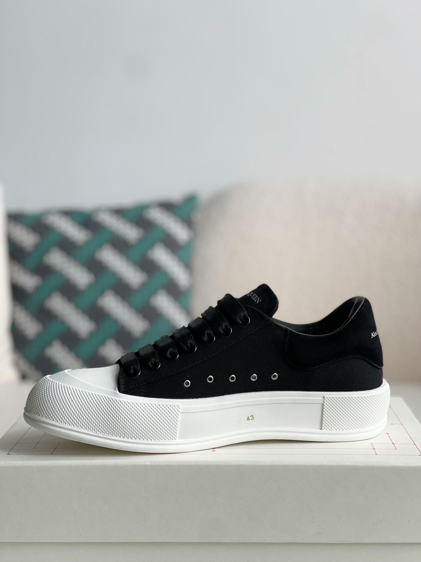 Alexander McQueen versatile Sneakers