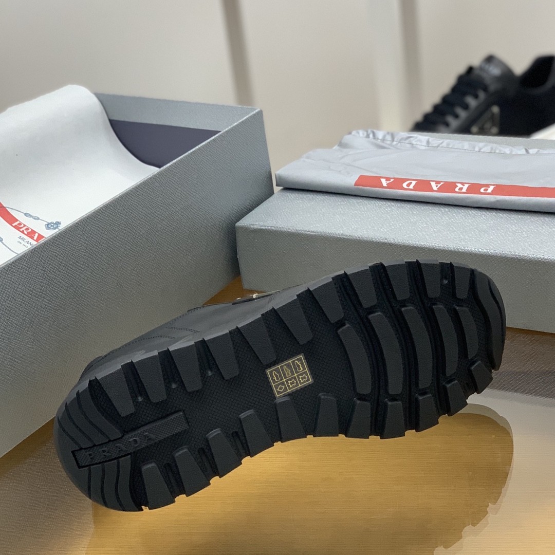 【#612】 Prada Sneakers