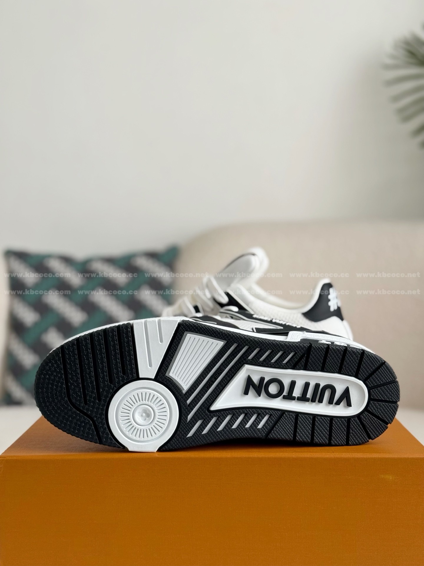 【#5821】 LOUIS VUITTON TRAINER SNEAKERS