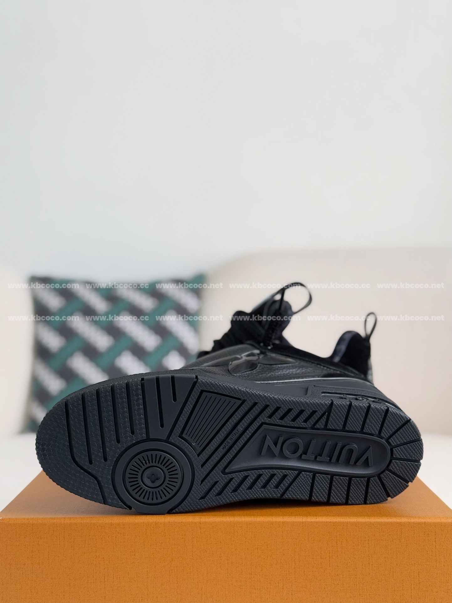 【#4015】 LOUIS VUITTON SKATE LOW-TOP SNEAKERS