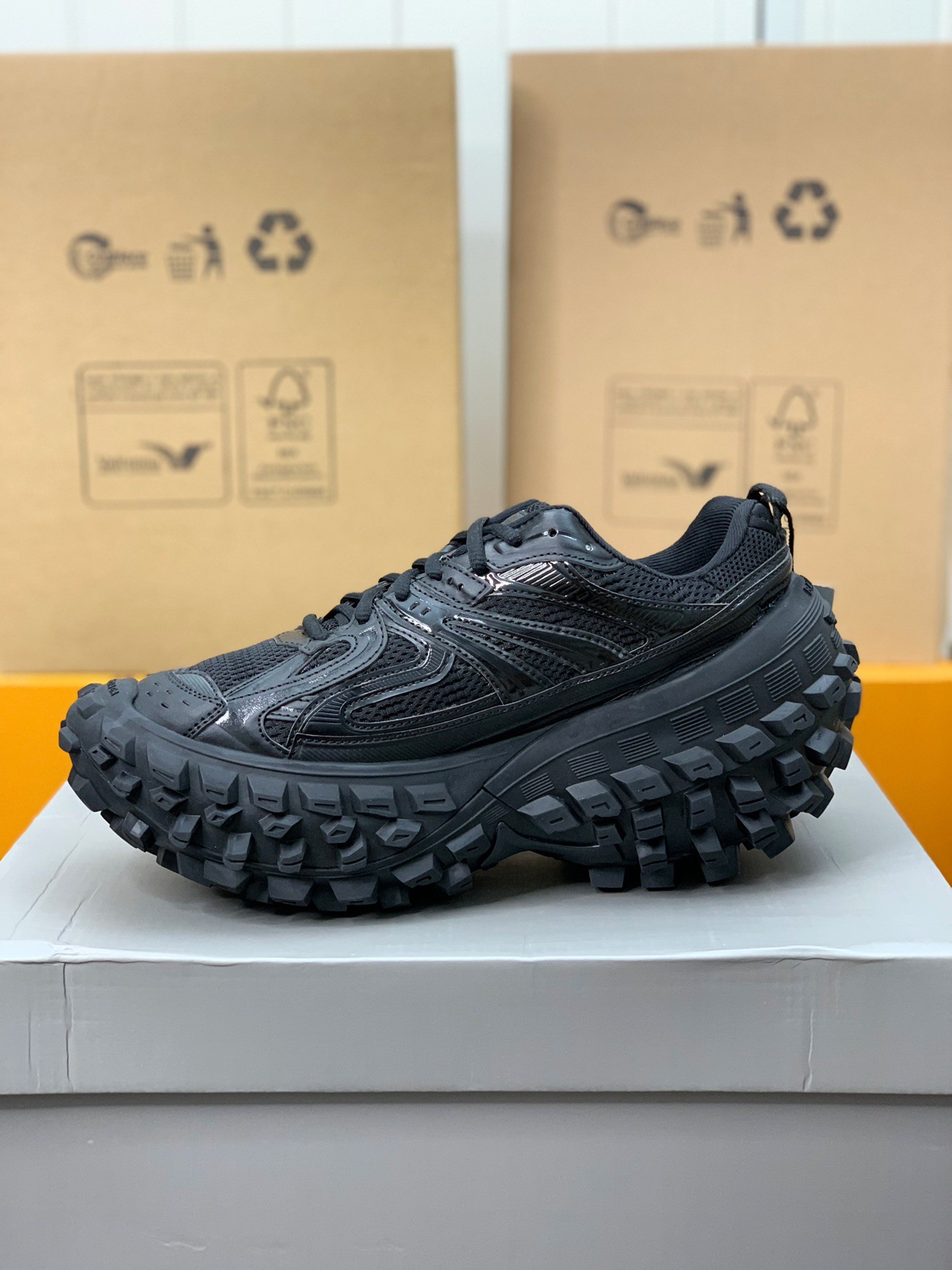 Balenciaga Bouncer Screw Sneakers
