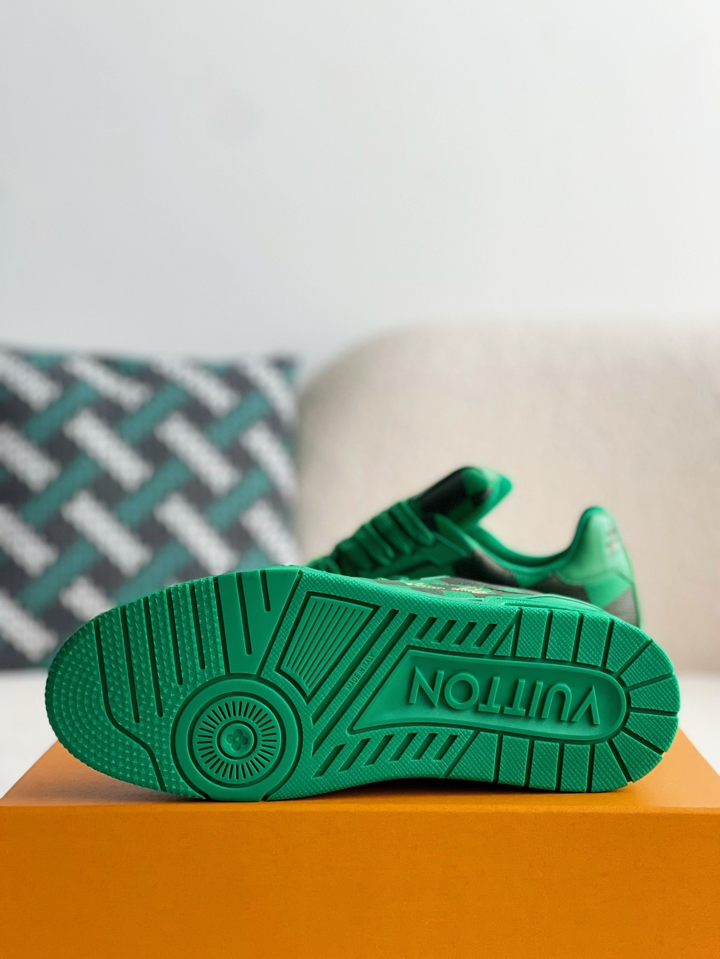 LOUIS VUITTON SNEAKERS