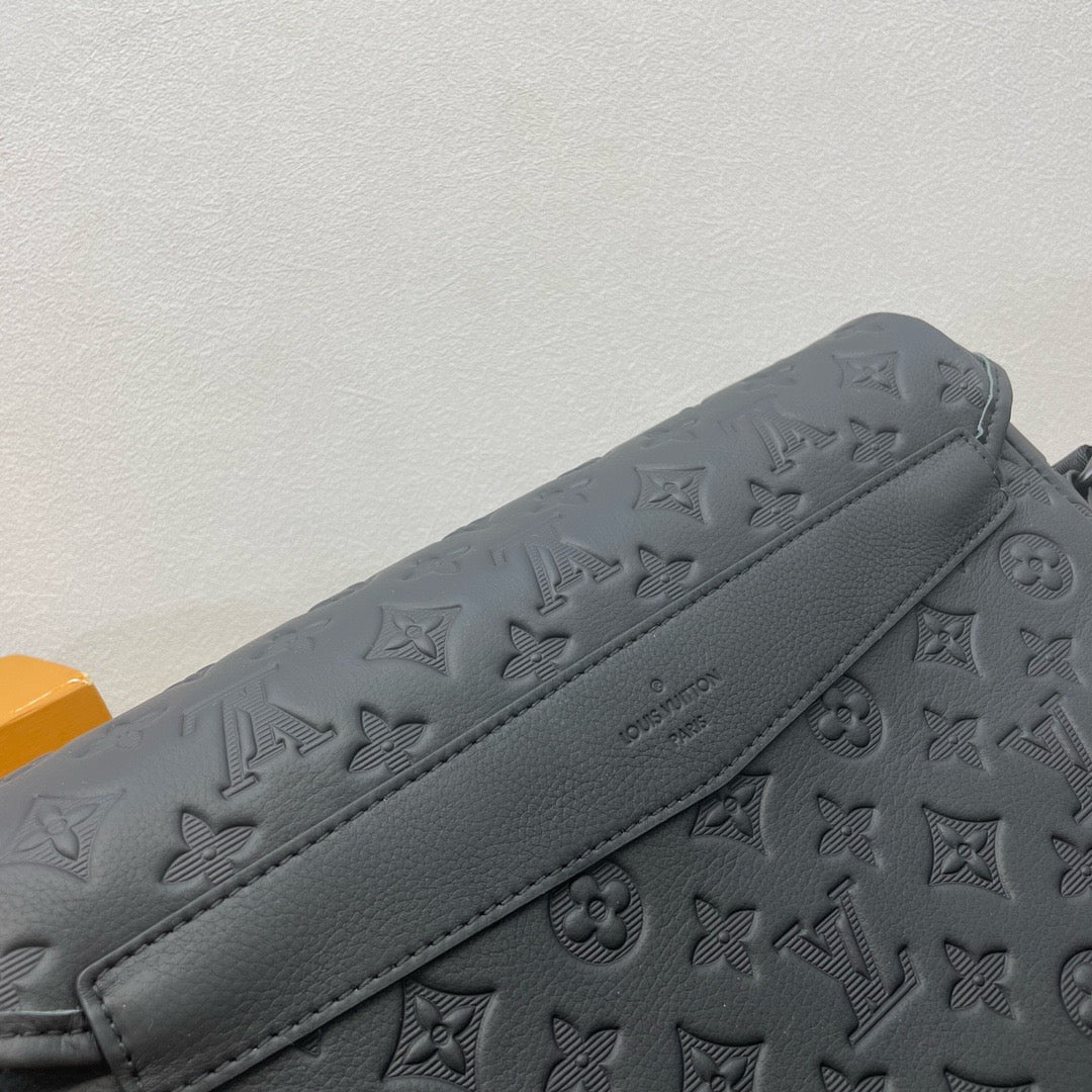 LOUIS VUITTON Messenger Voyager PM Crossbody bag/top quality M25121