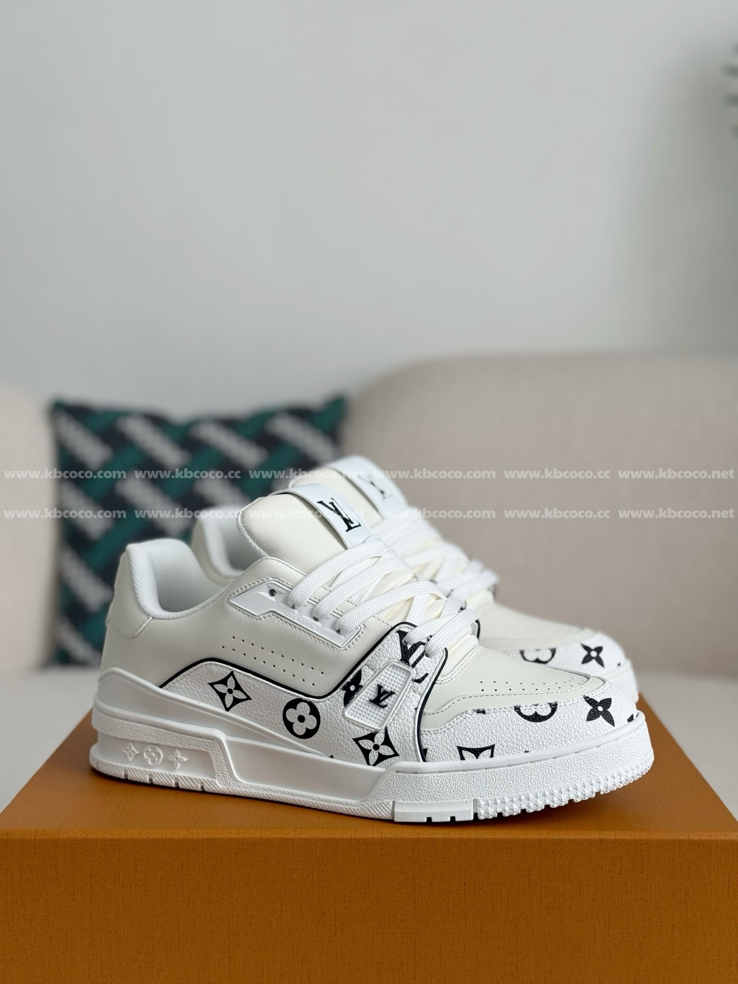 【#4636】 LOUIS VUITTON TRAINER SNEAKERS