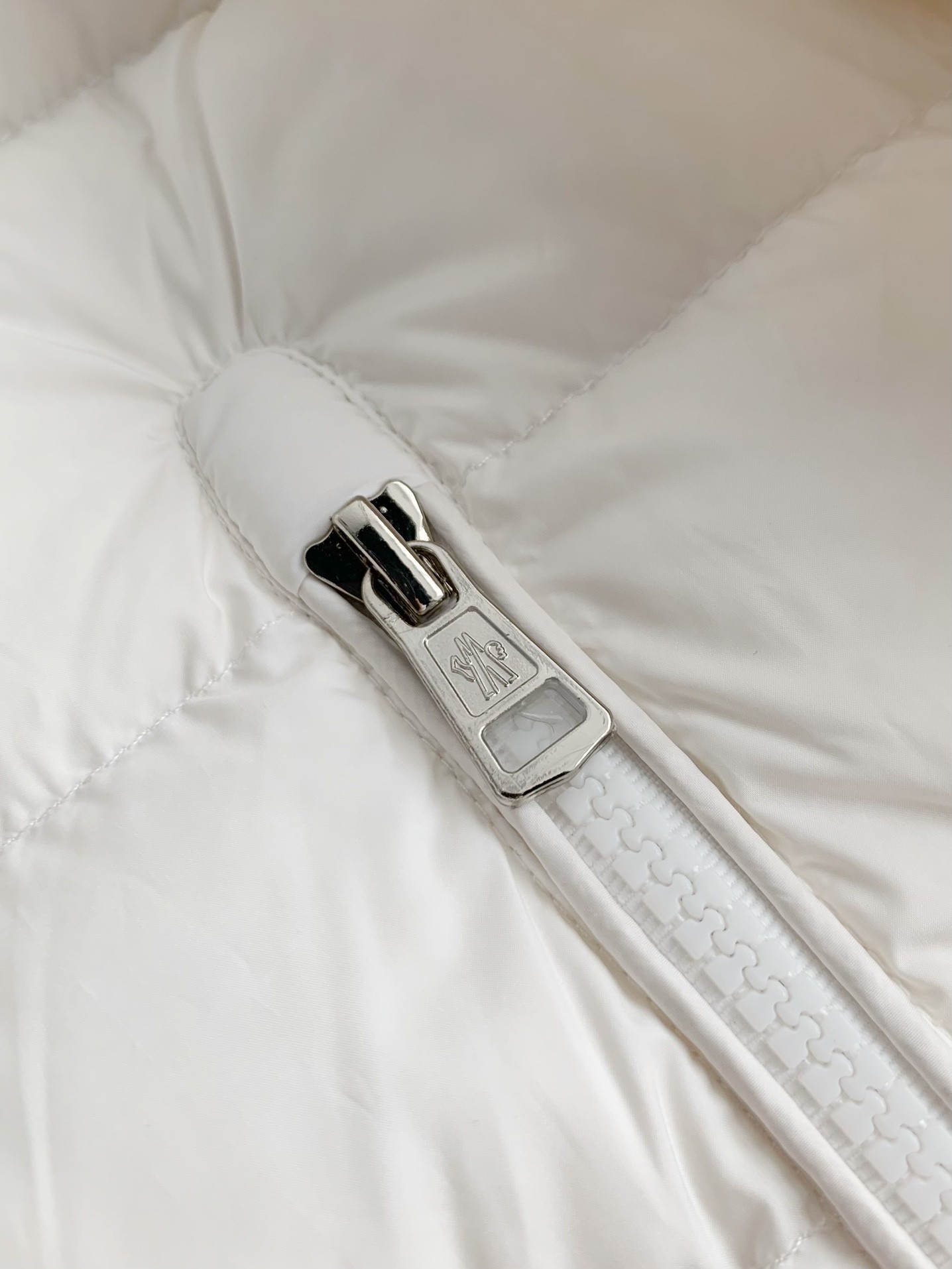 【#3304】Moncler Montbeliard down jacket