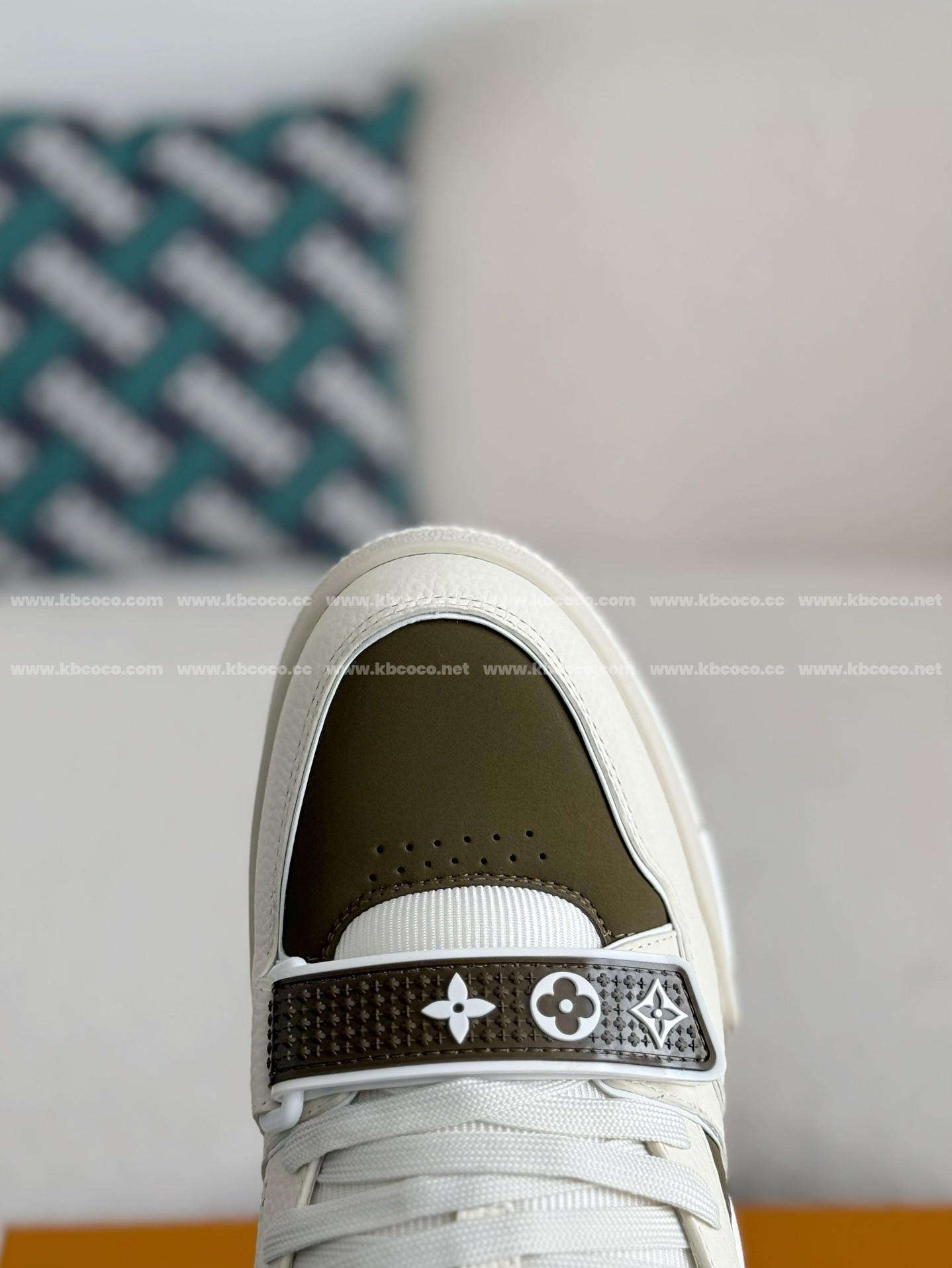 【#4116】 LOUIS VUITTON RUNNER TATIC SNEAKERS