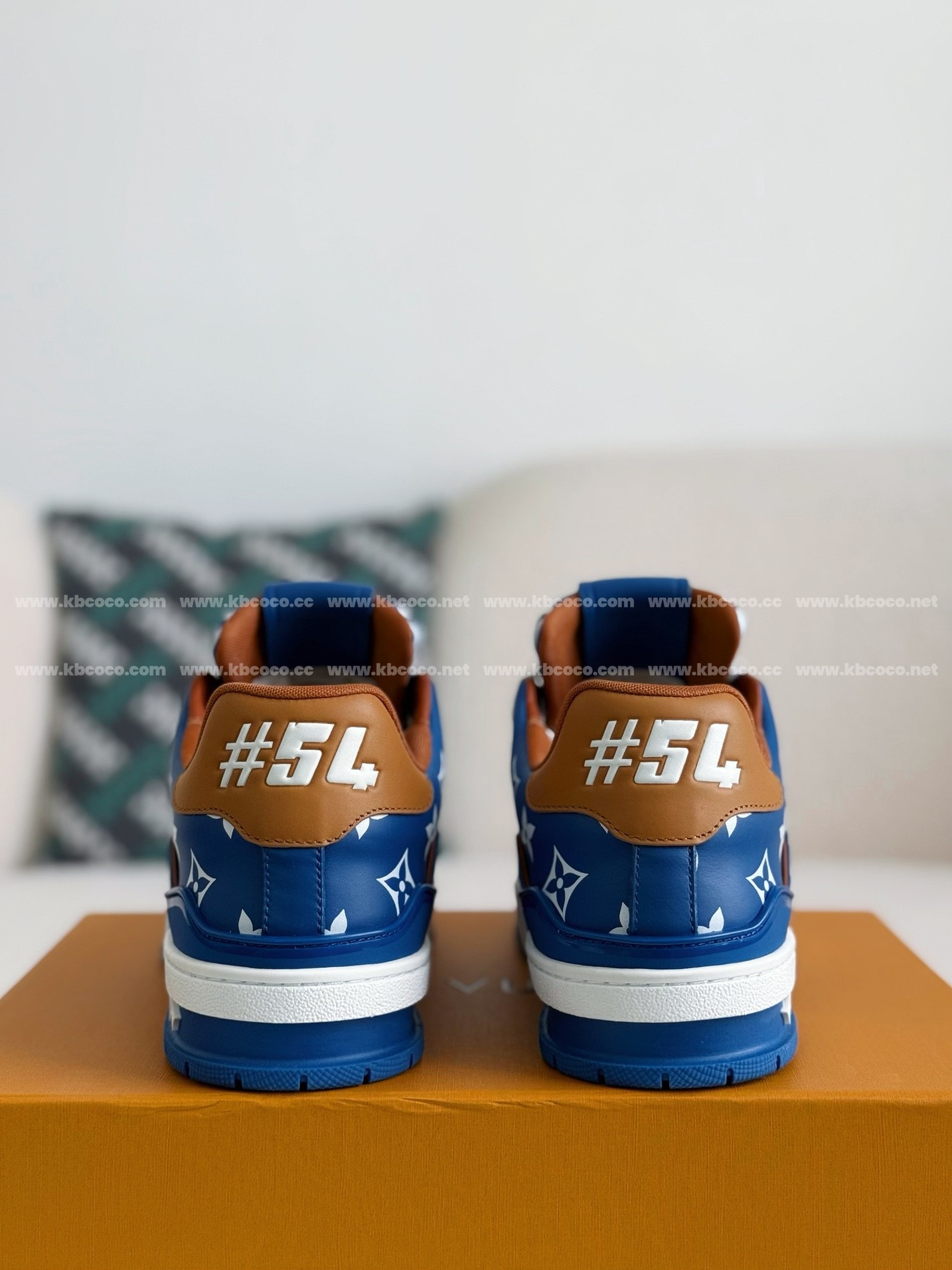 【#4033】 LOUIS VUITTON TRAINER SNEAKERS