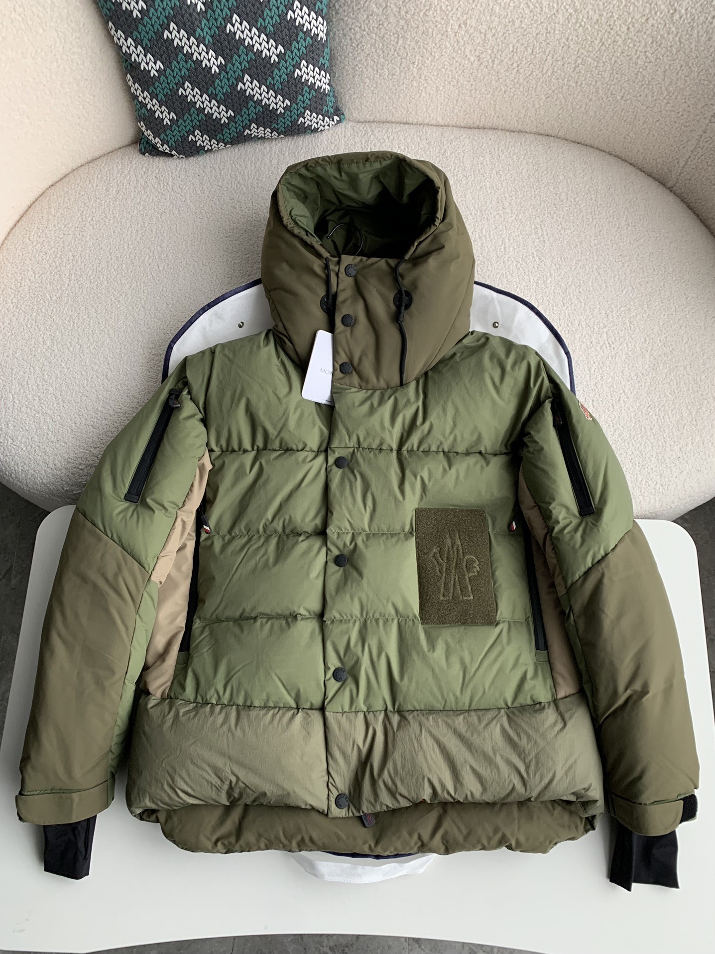 【#2532】 Moncler down jacket