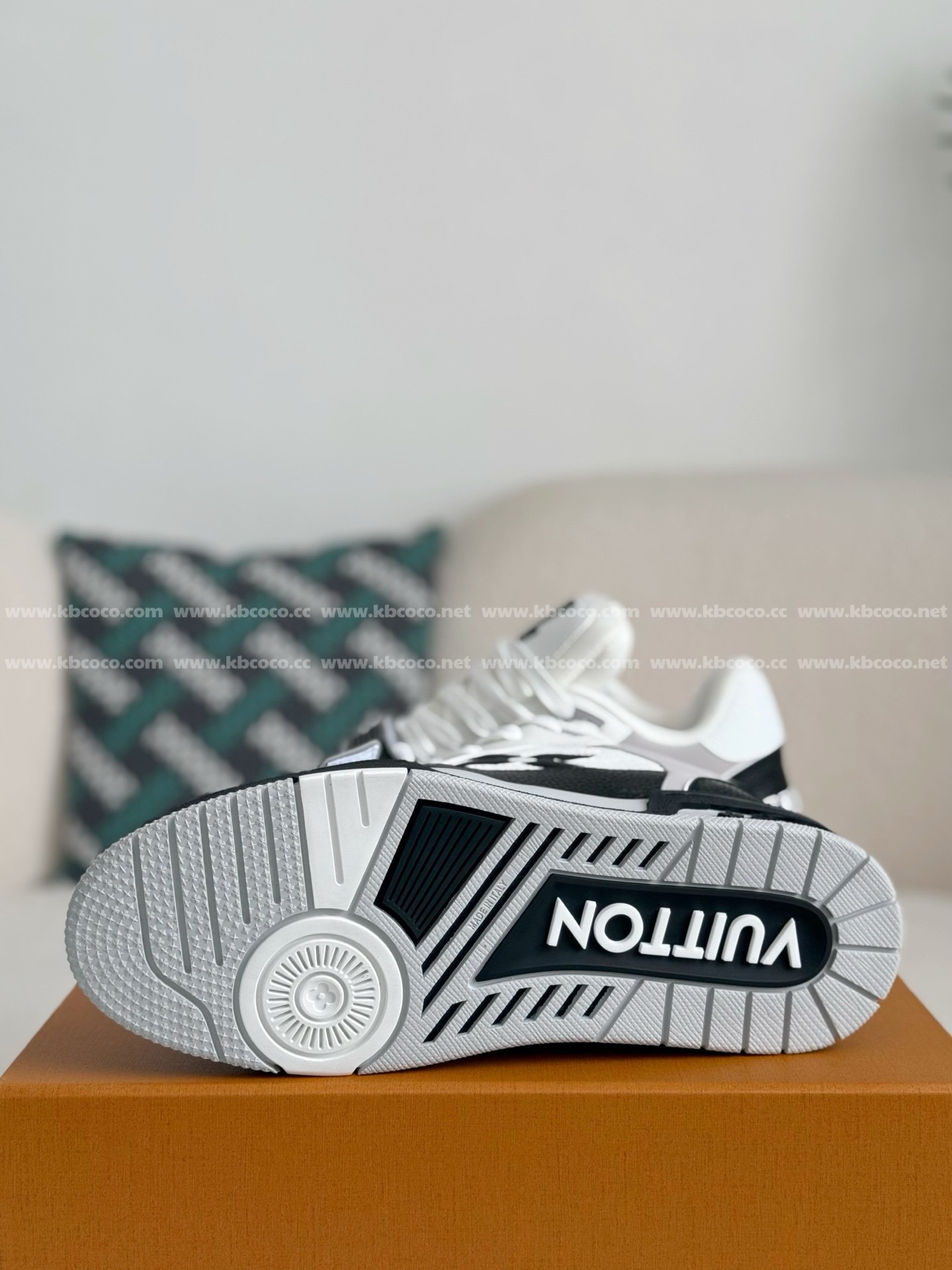 【#4634】 LOUIS VUITTON TRAINER SNEAKERS