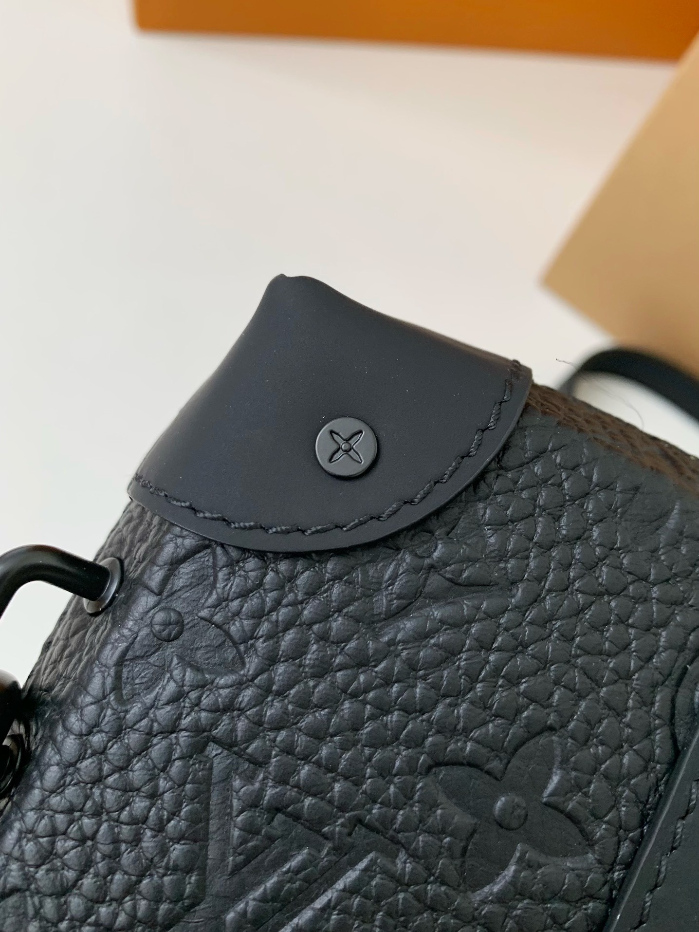 Louis Vuitton's new Sac Plat HorizontaZippé men's black flower briefcase M80224