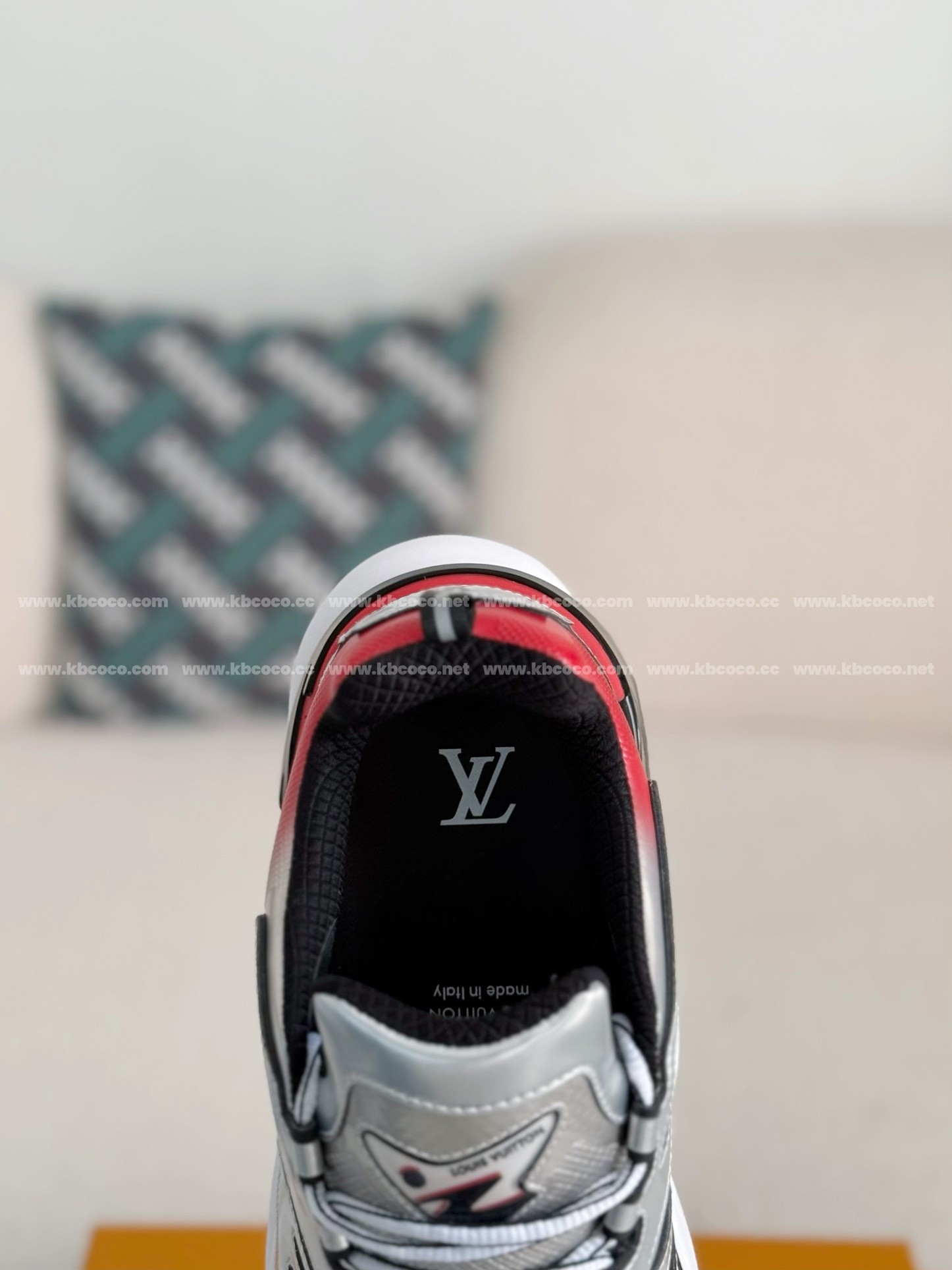 【#4187】 LOUIS VUITTON RUNNER SNEAKERS