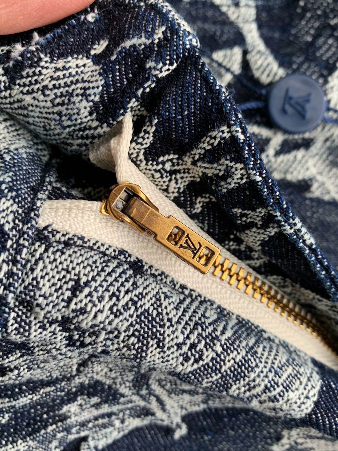 LOUlS VUITTON Jean shorts