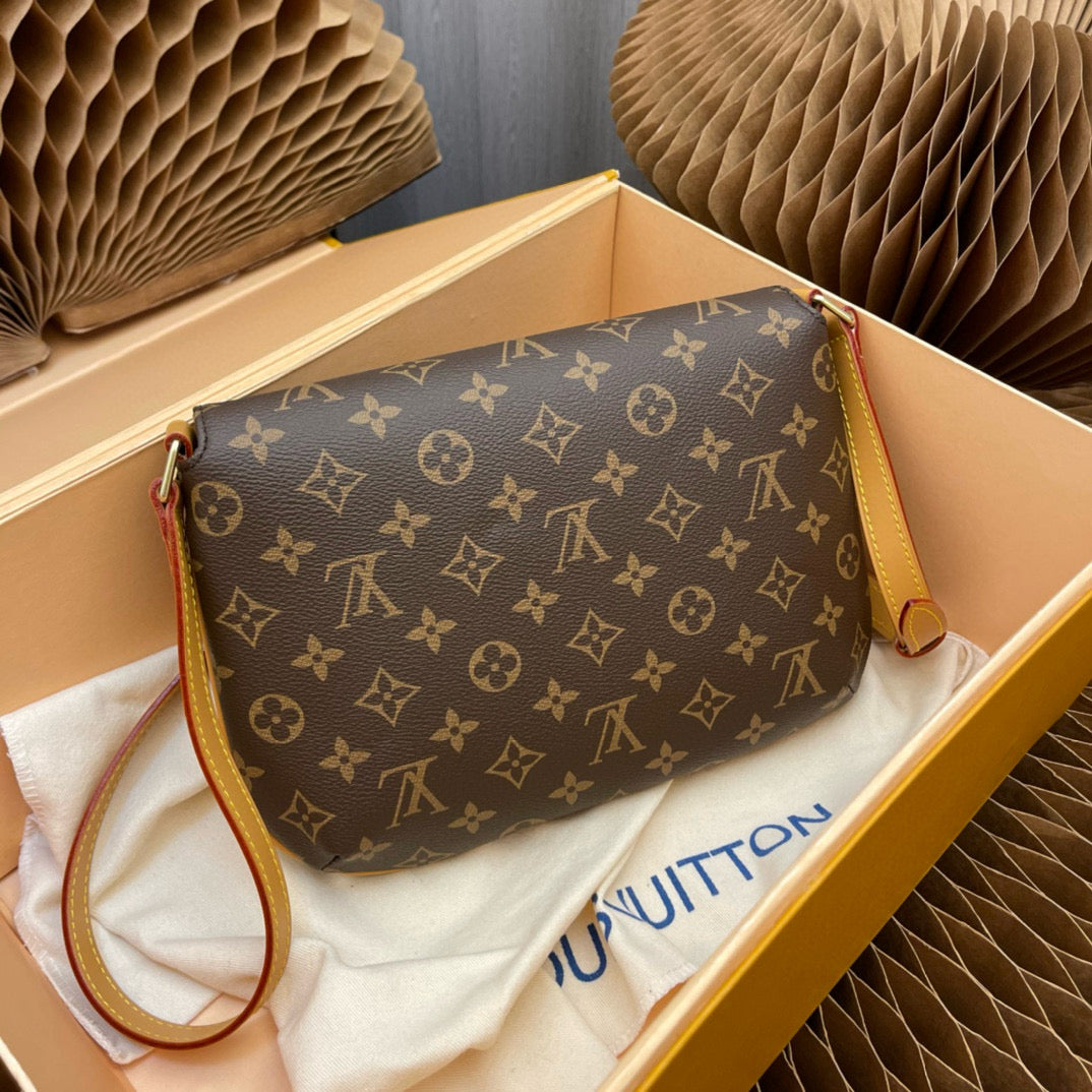 LOUIS VUITTON Musette Tango M51257