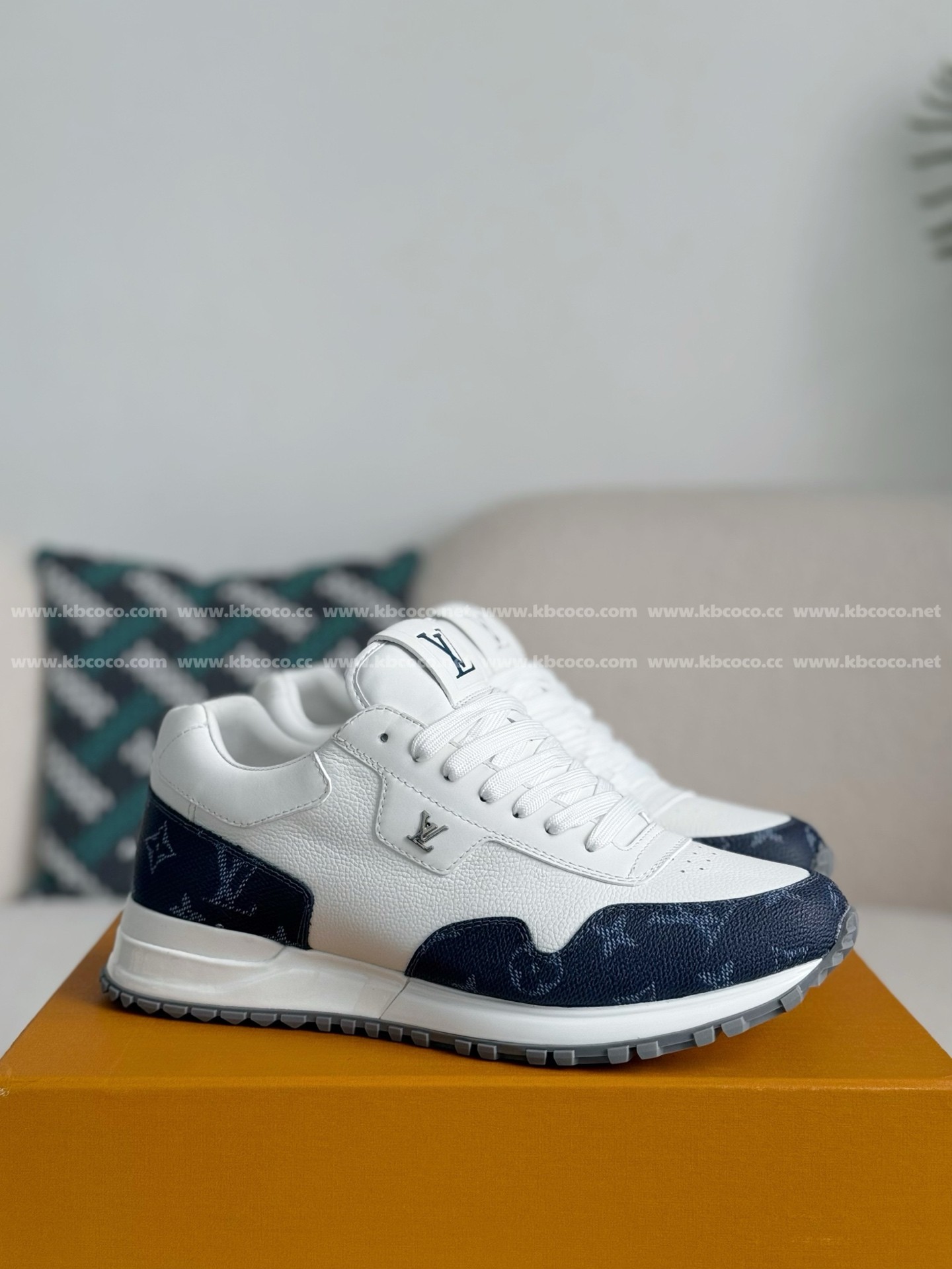 【#4679】 LOUIS VUITTON RUN AWAYCASUAL SHOES