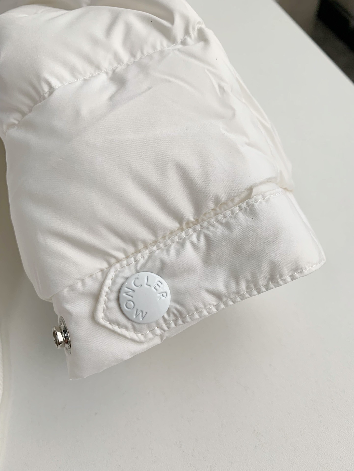 【#3304】Moncler Montbeliard down jacket