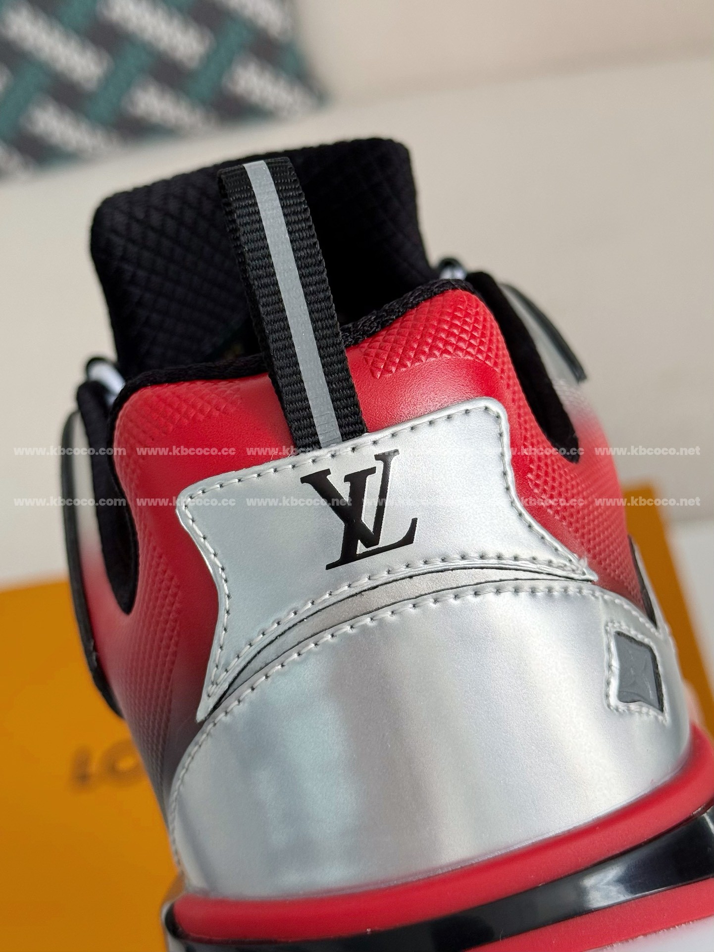 【#4187】 LOUIS VUITTON RUNNER SNEAKERS